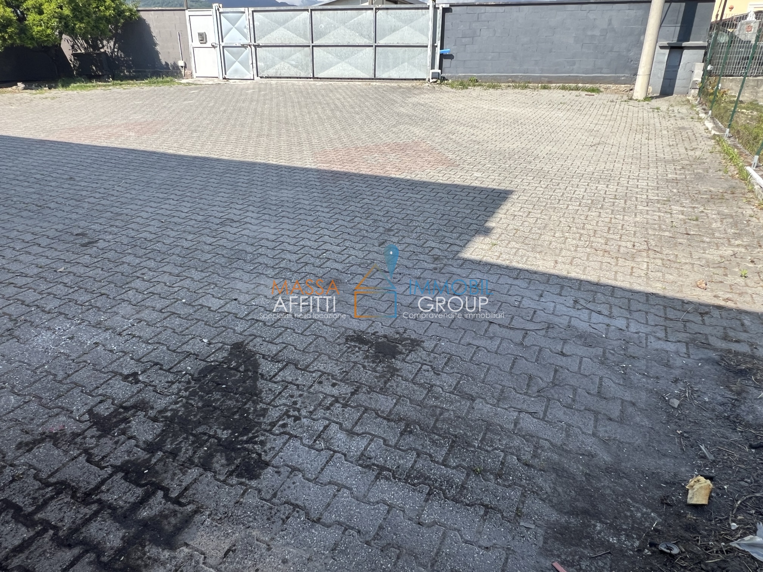 Capannone in vendita in via provinciale avenza-massa 194, Carrara