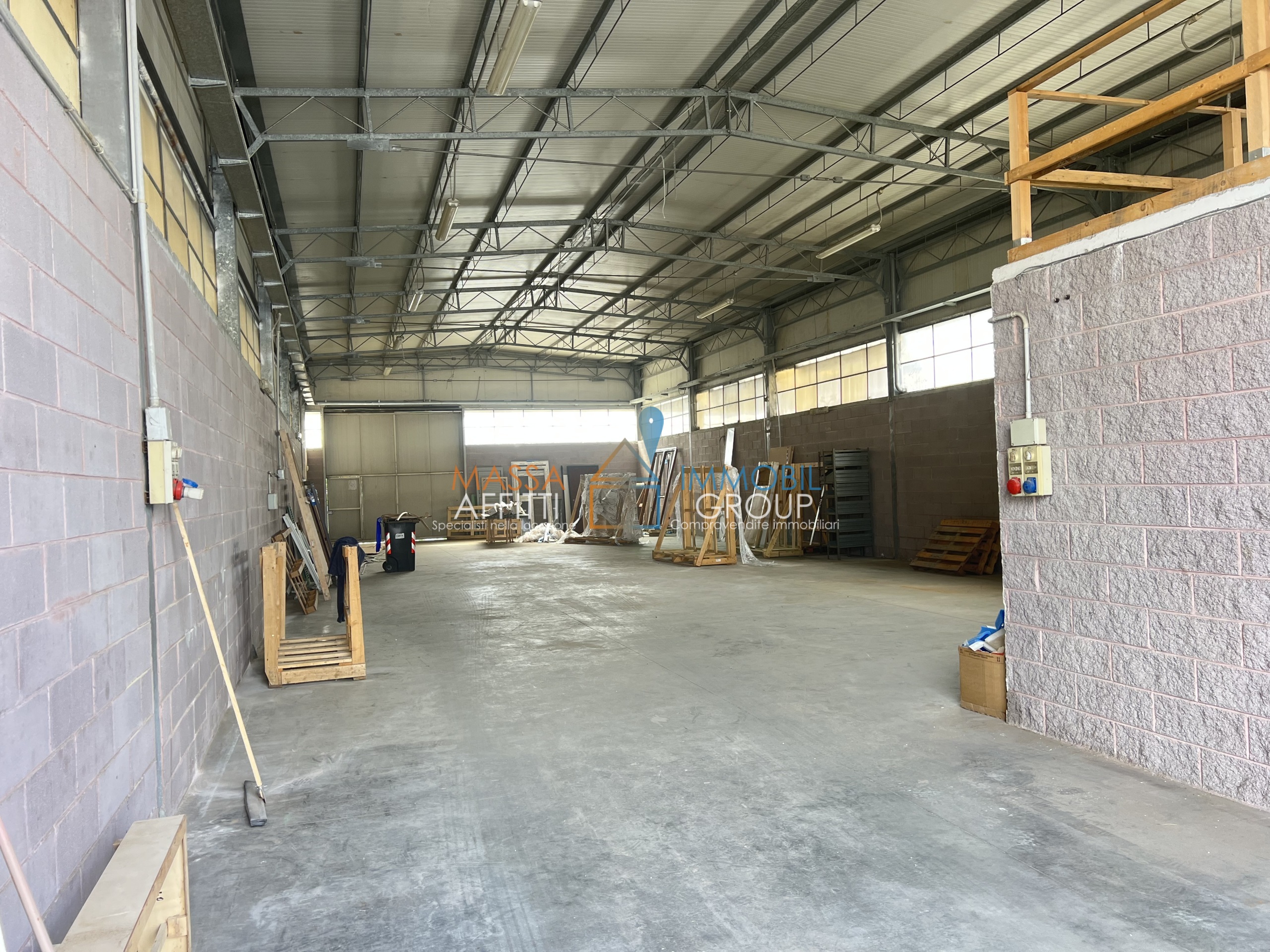 Capannone in vendita in via provinciale avenza-massa 194, Carrara
