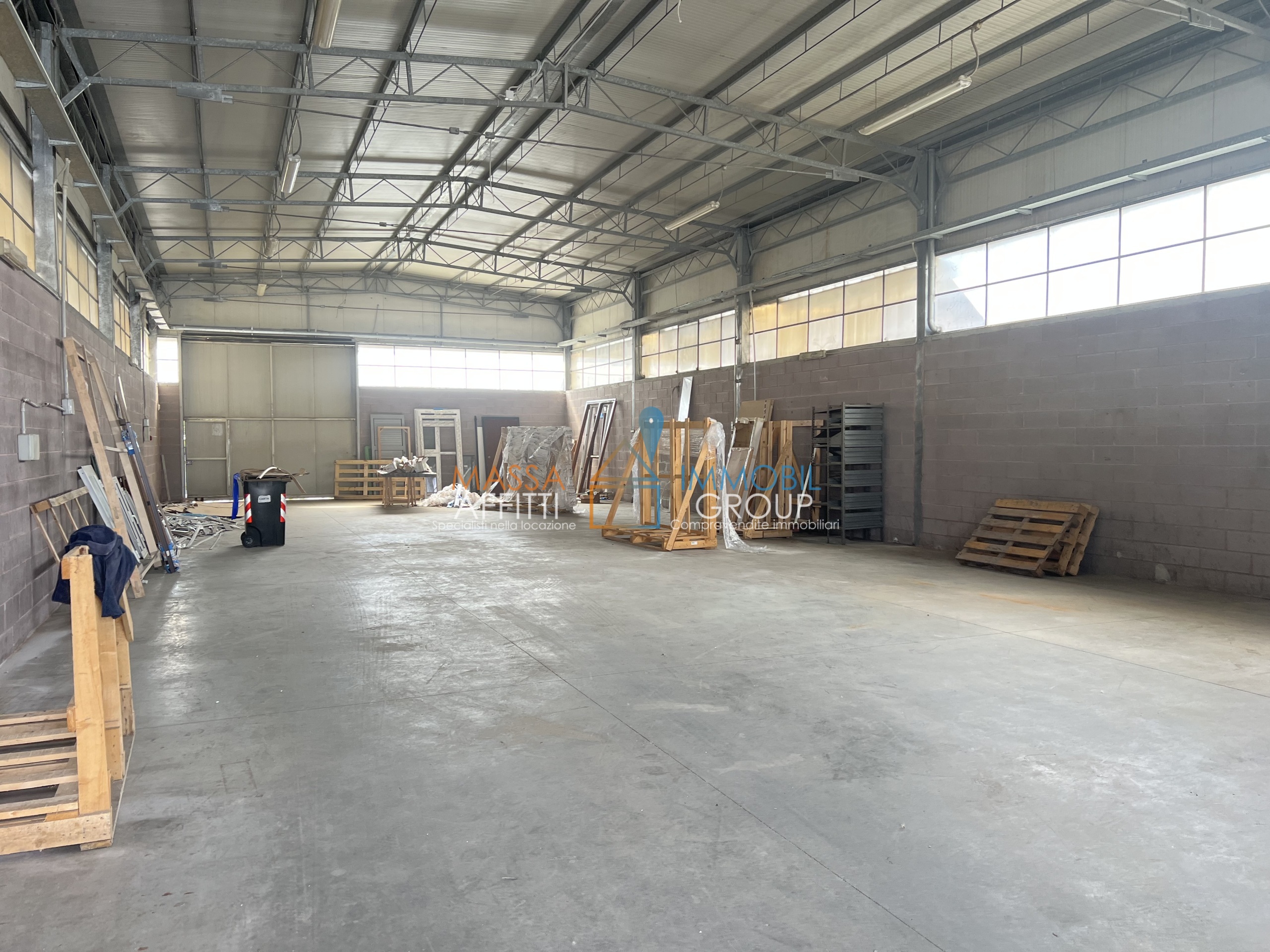 Capannone in vendita in via provinciale avenza-massa 194, Carrara