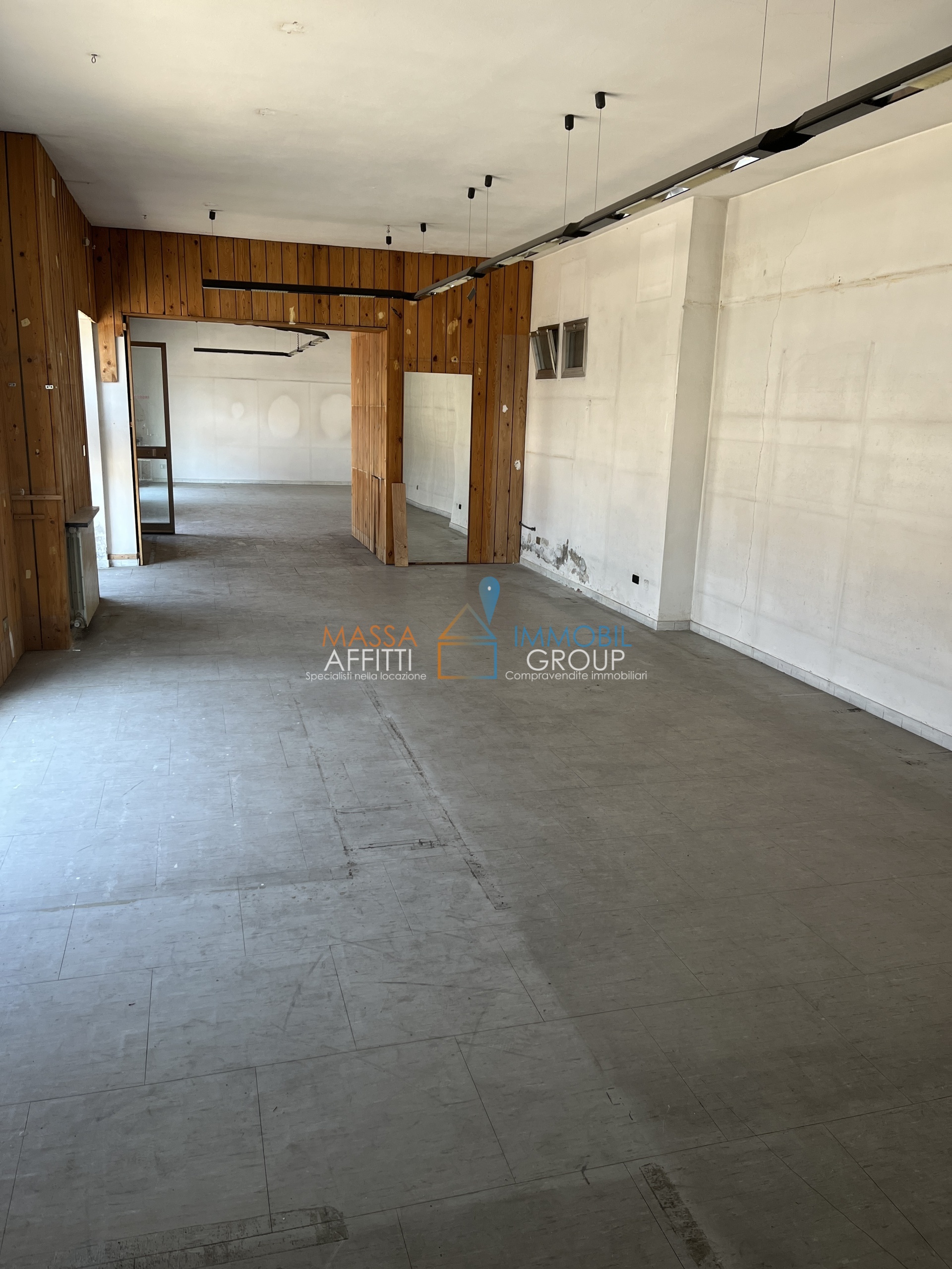 Locale commerciale in vendita in via g. carducci 123, Massa