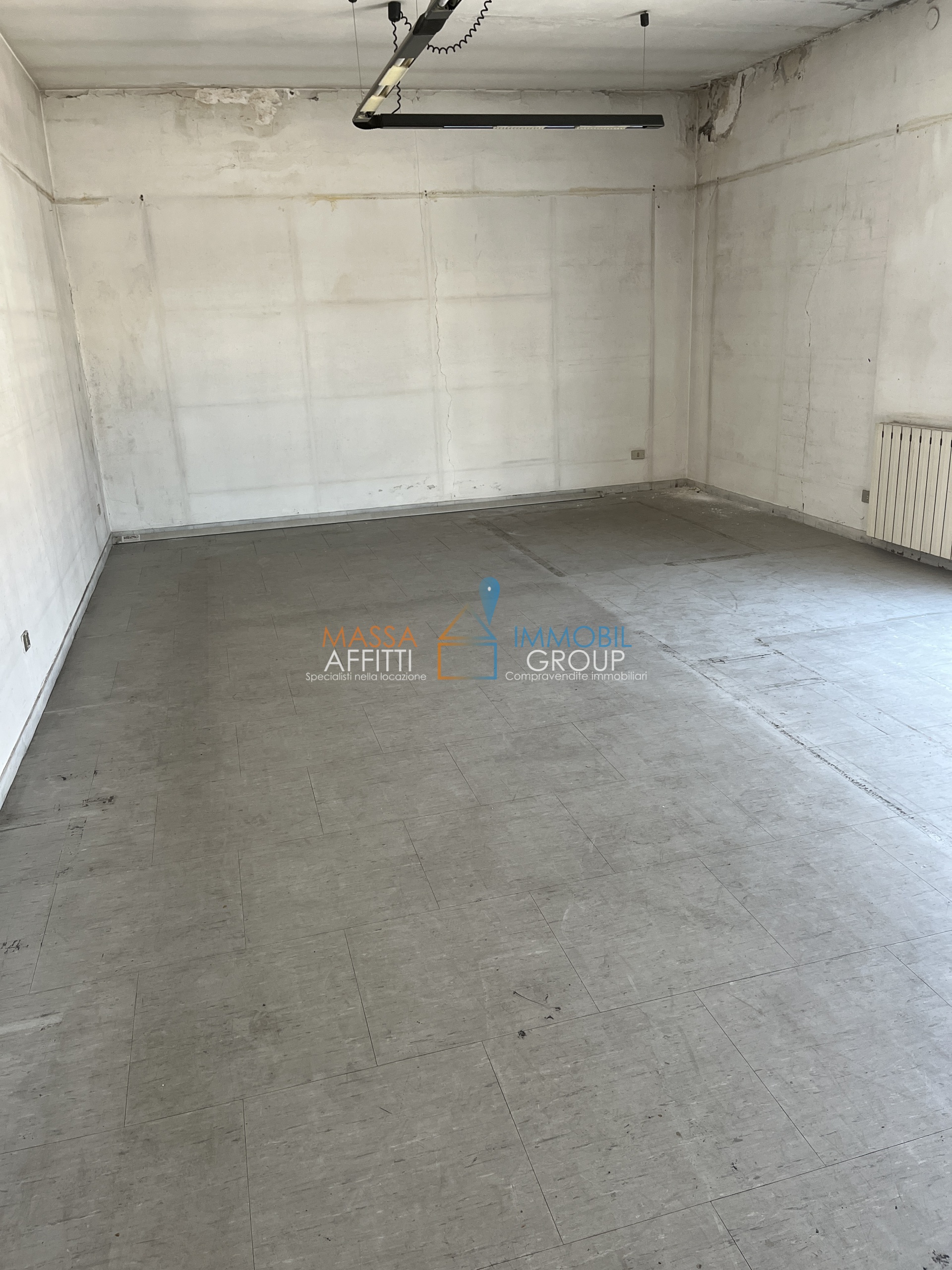 Locale commerciale in vendita in via g. carducci 123, Massa