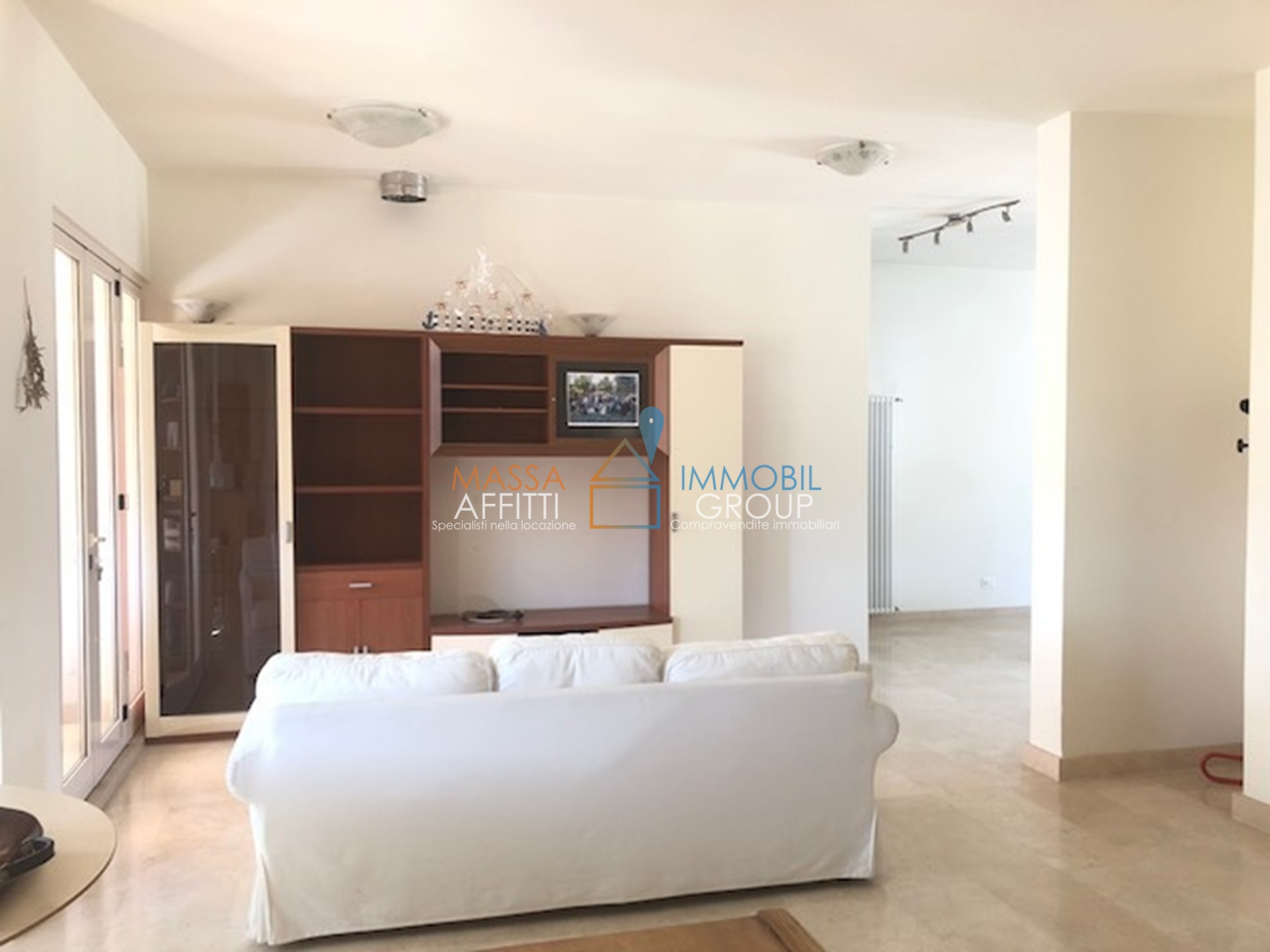 Appartamento con terrazzo in viale eugenio chiesa 16, Massa
