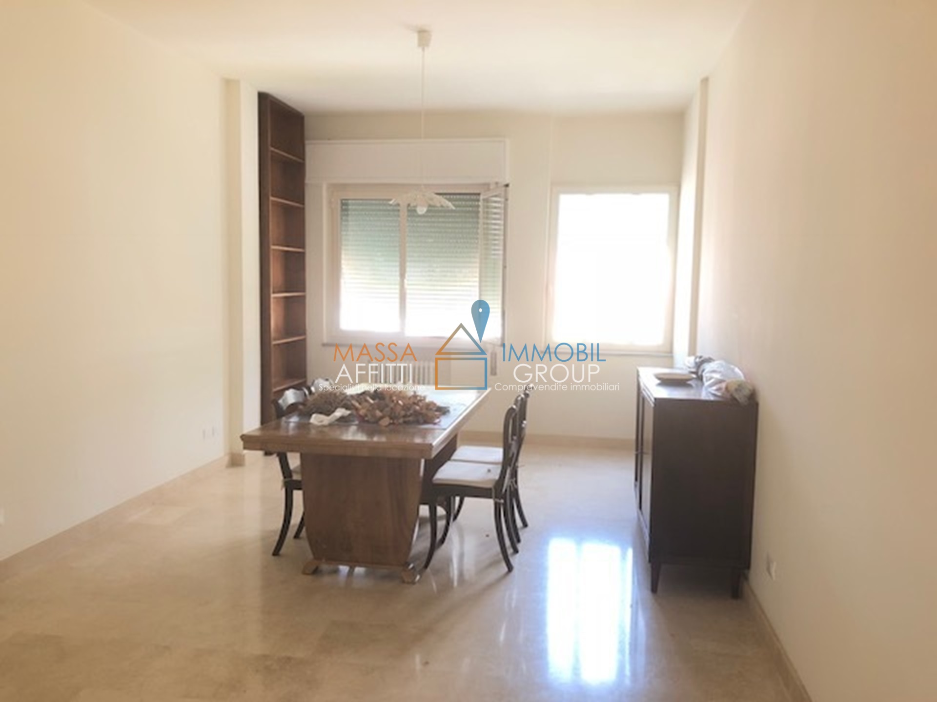 Appartamento con terrazzo in viale eugenio chiesa 16, Massa