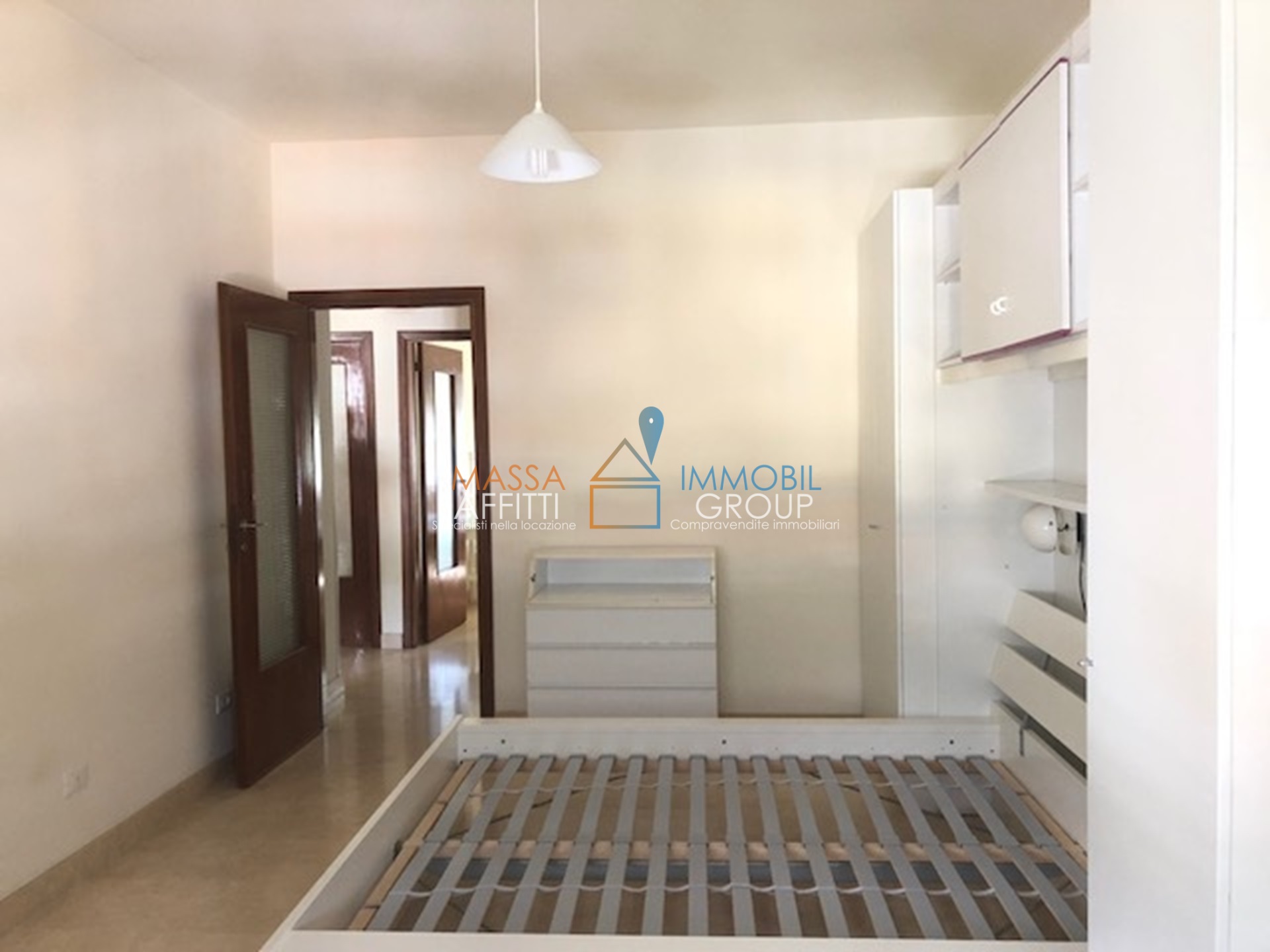 Appartamento con terrazzo in viale eugenio chiesa 16, Massa