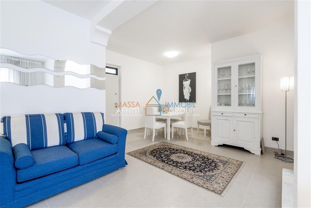 Casa indipendente con giardino in viale marina 114, Montignoso