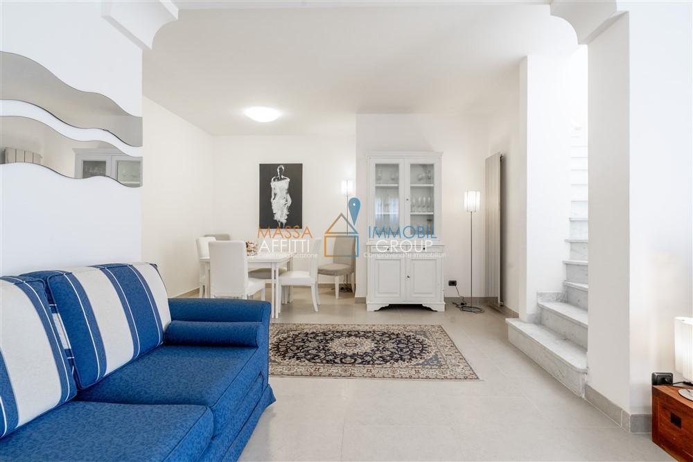 Casa indipendente con giardino in viale marina 114, Montignoso