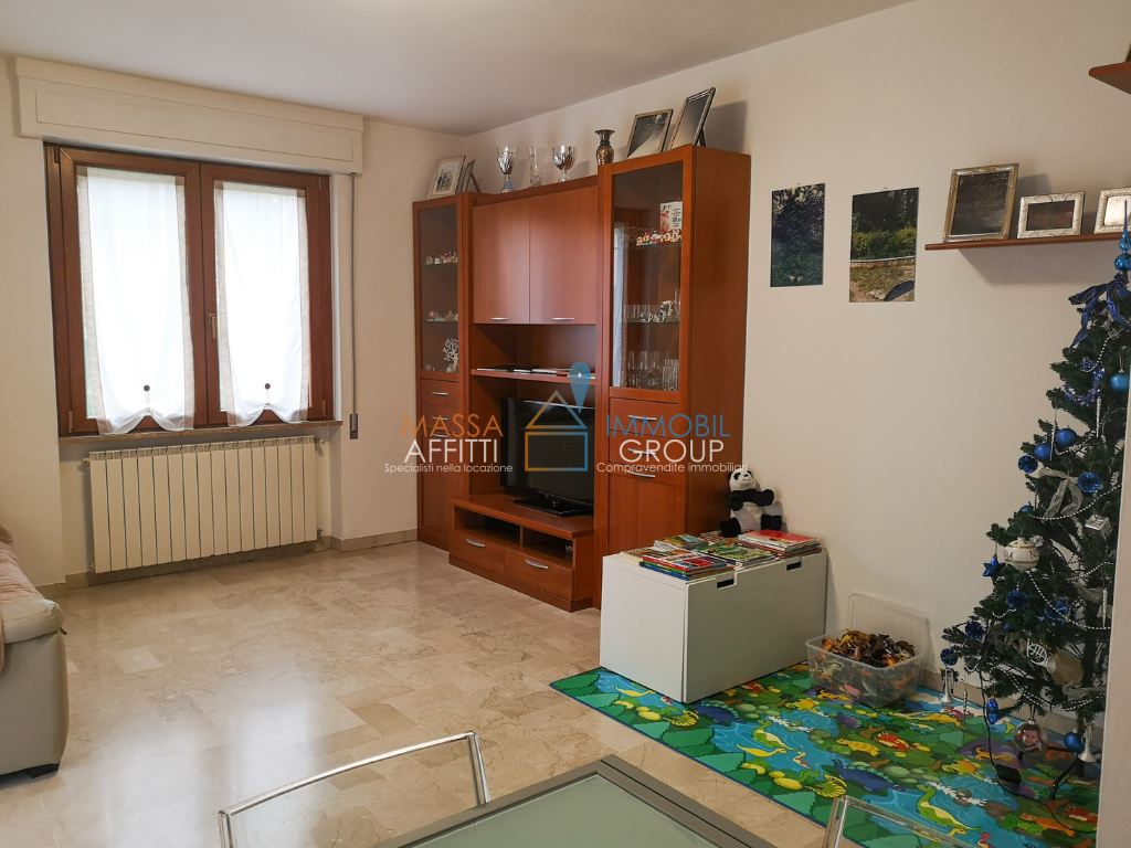Quadrilocale con giardino in via marina vecchia 388, Massa