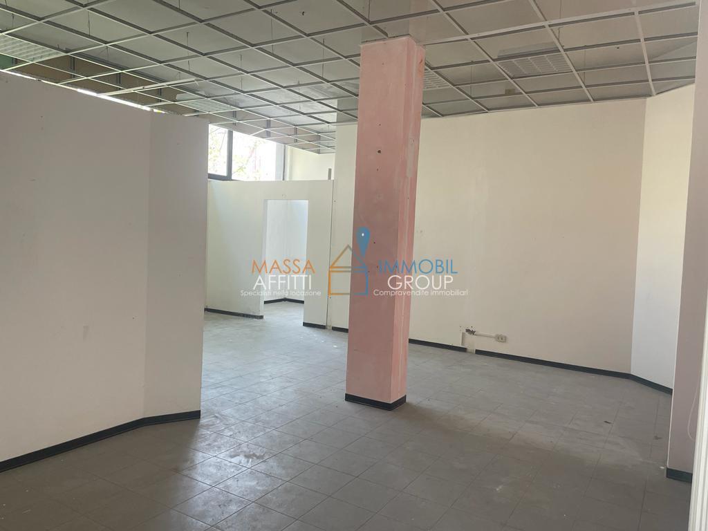 Ufficio da ristrutturare in via aurelia ovest 177, Massa
