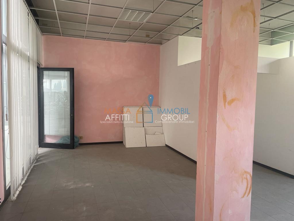 Ufficio da ristrutturare in via aurelia ovest 177, Massa
