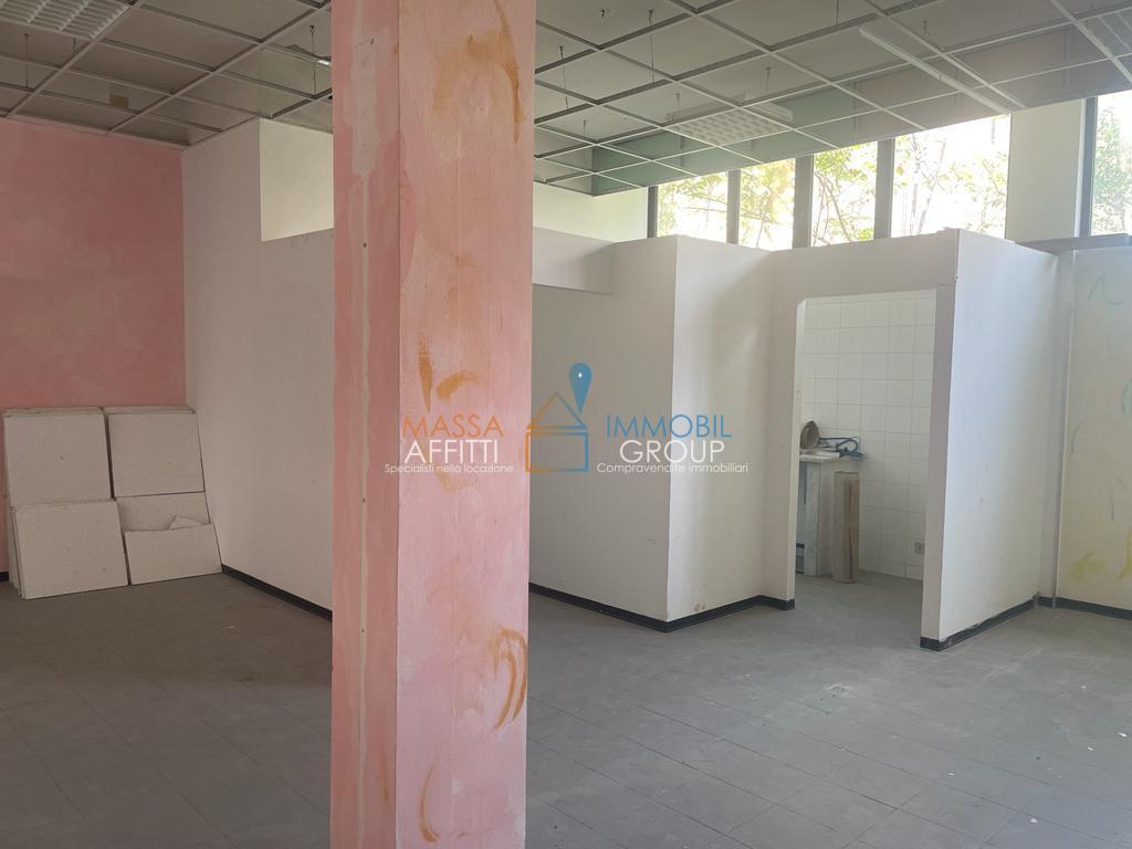 Ufficio da ristrutturare in via aurelia ovest 177, Massa