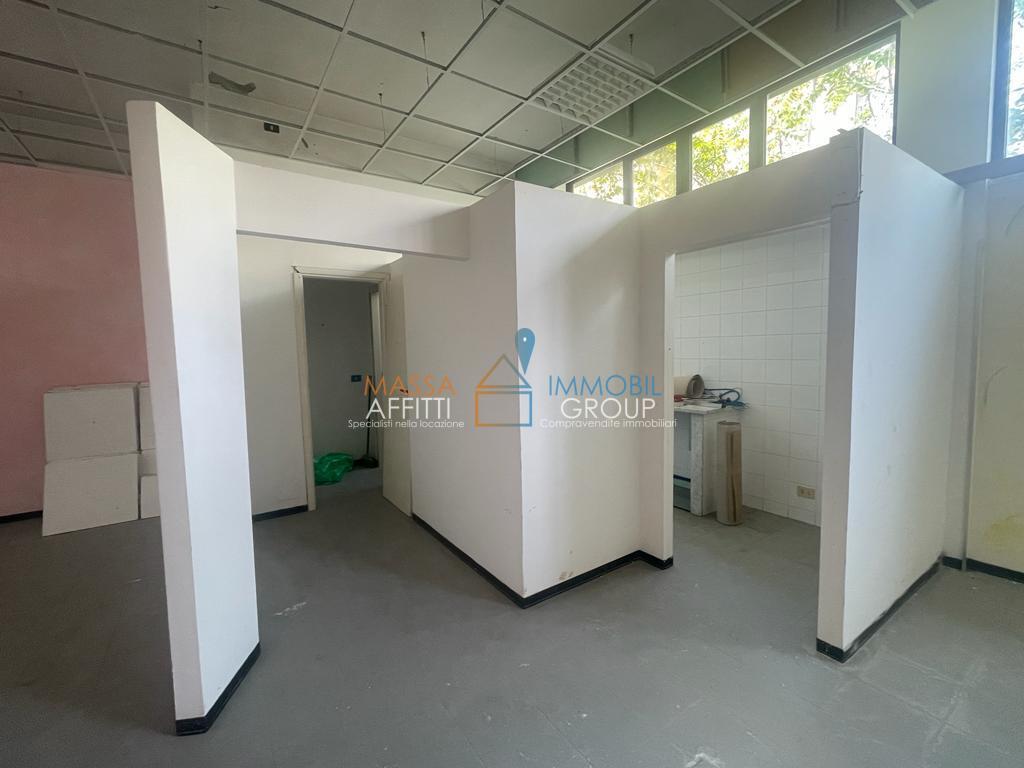 Ufficio da ristrutturare in via aurelia ovest 177, Massa