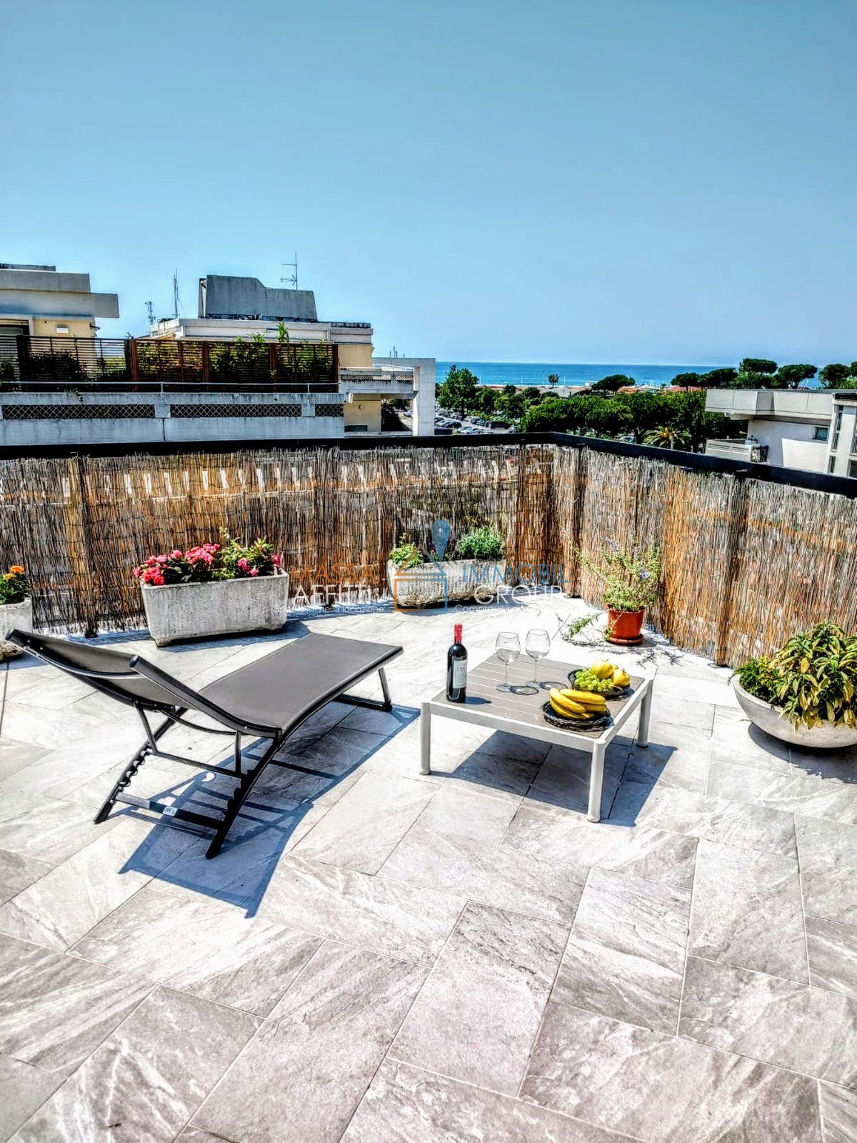 Attico vista mare in via genova 21, Carrara