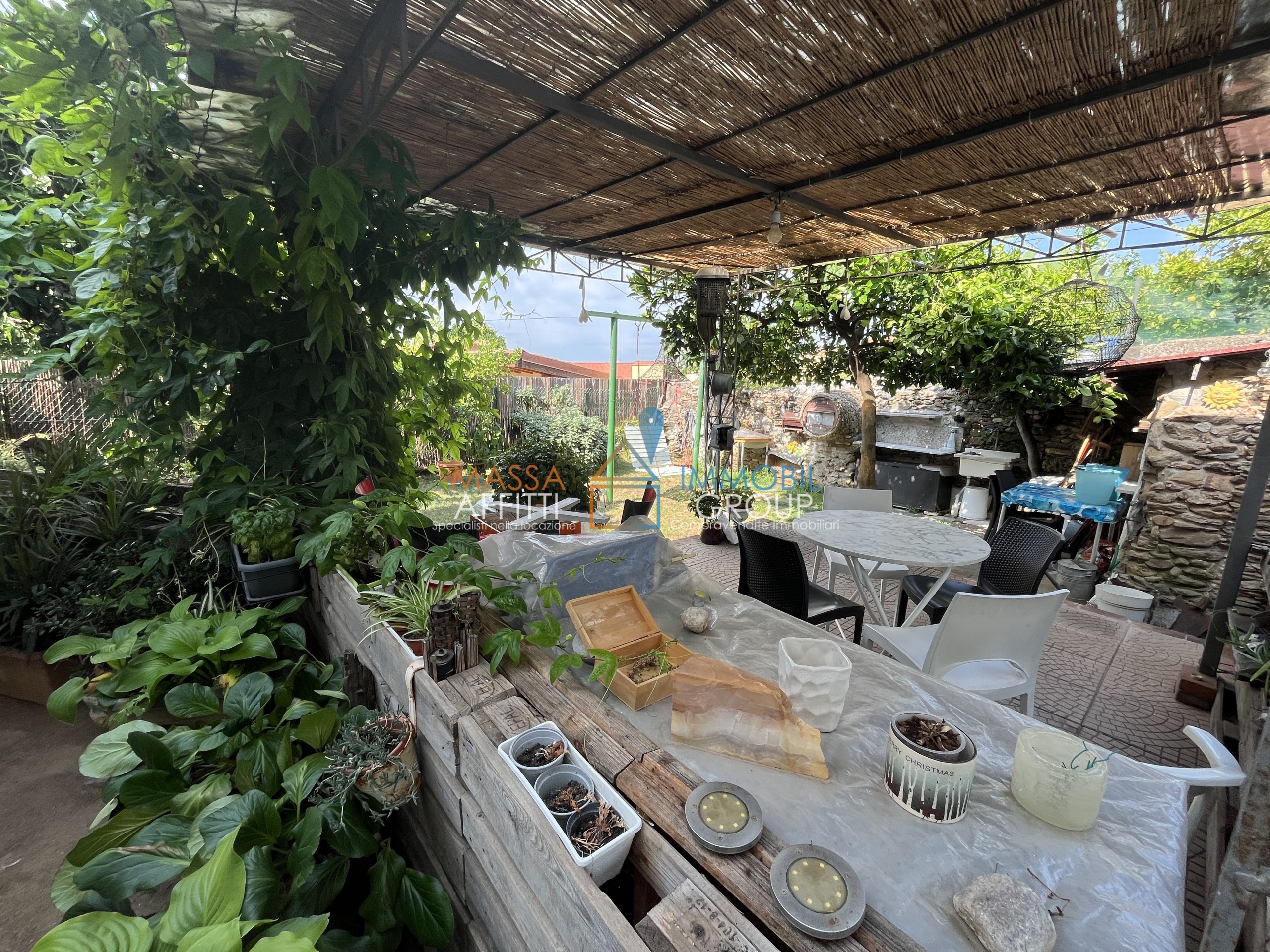 Casa indipendente con giardino in via ripa 37, Massa