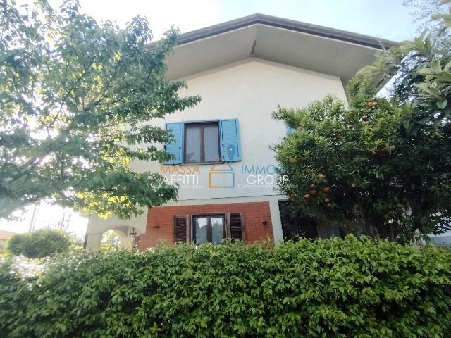 Casa indipendente con giardino in via romana 219, Massa