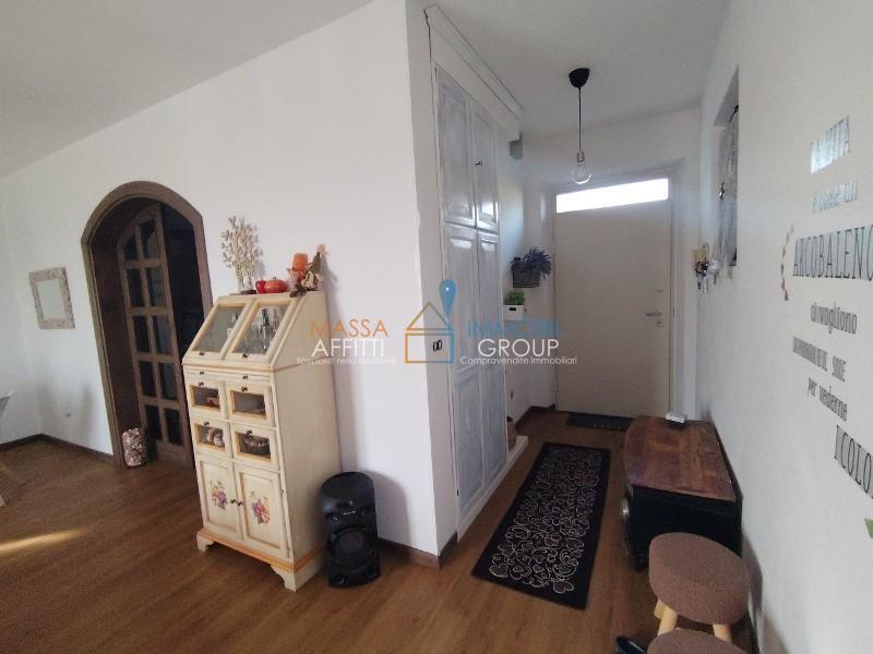 Casa indipendente con giardino in via romana 219, Massa