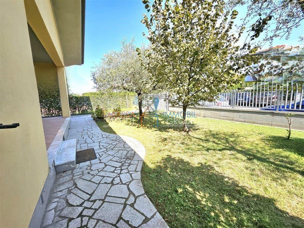 Casa indipendente con giardino in via podenzana 5, Massa