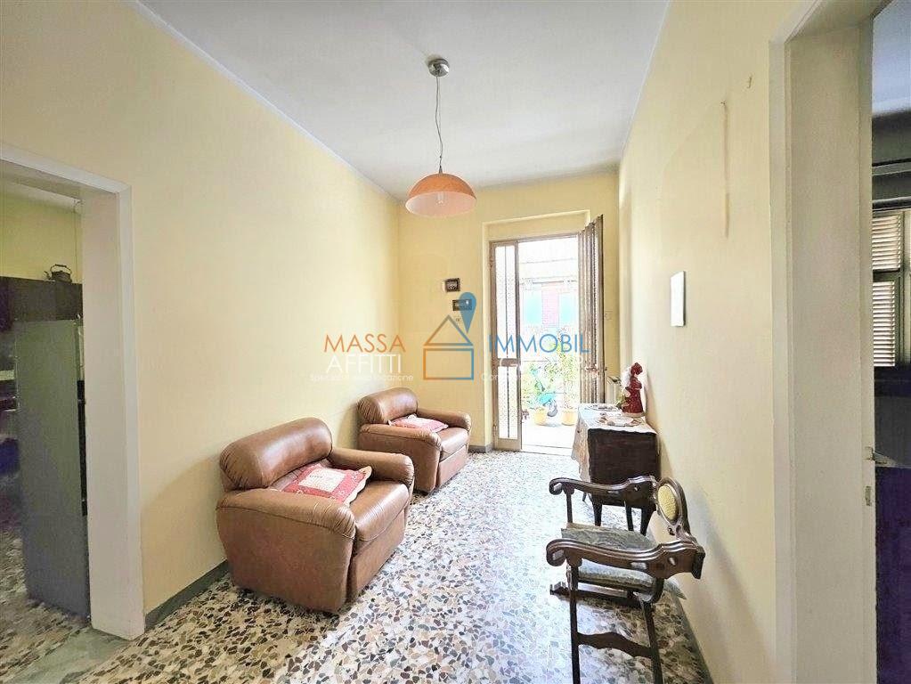 Casa indipendente con giardino in via podenzana 5, Massa