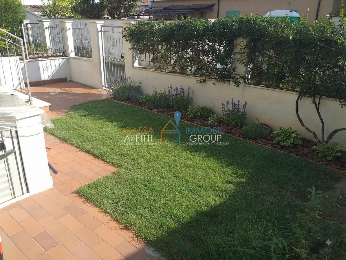 Villetta a schiera con giardino in via cavaiola 42, Carrara