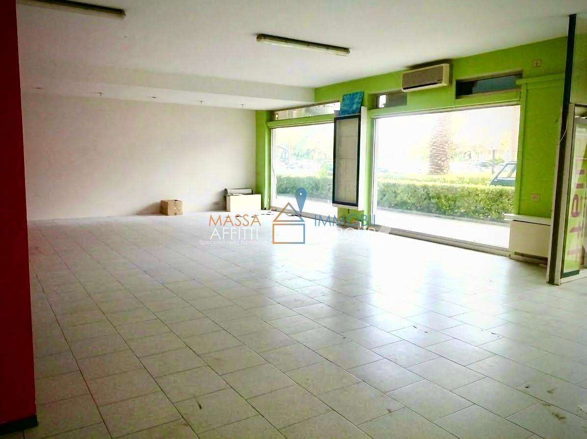 Locale commerciale in vendita in via san leonardo 492, Massa