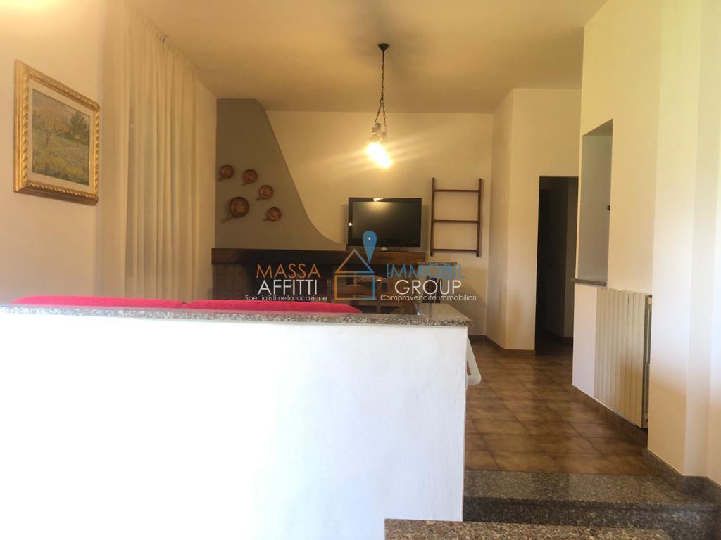 Casa indipendente con giardino in via romana 202, Massa