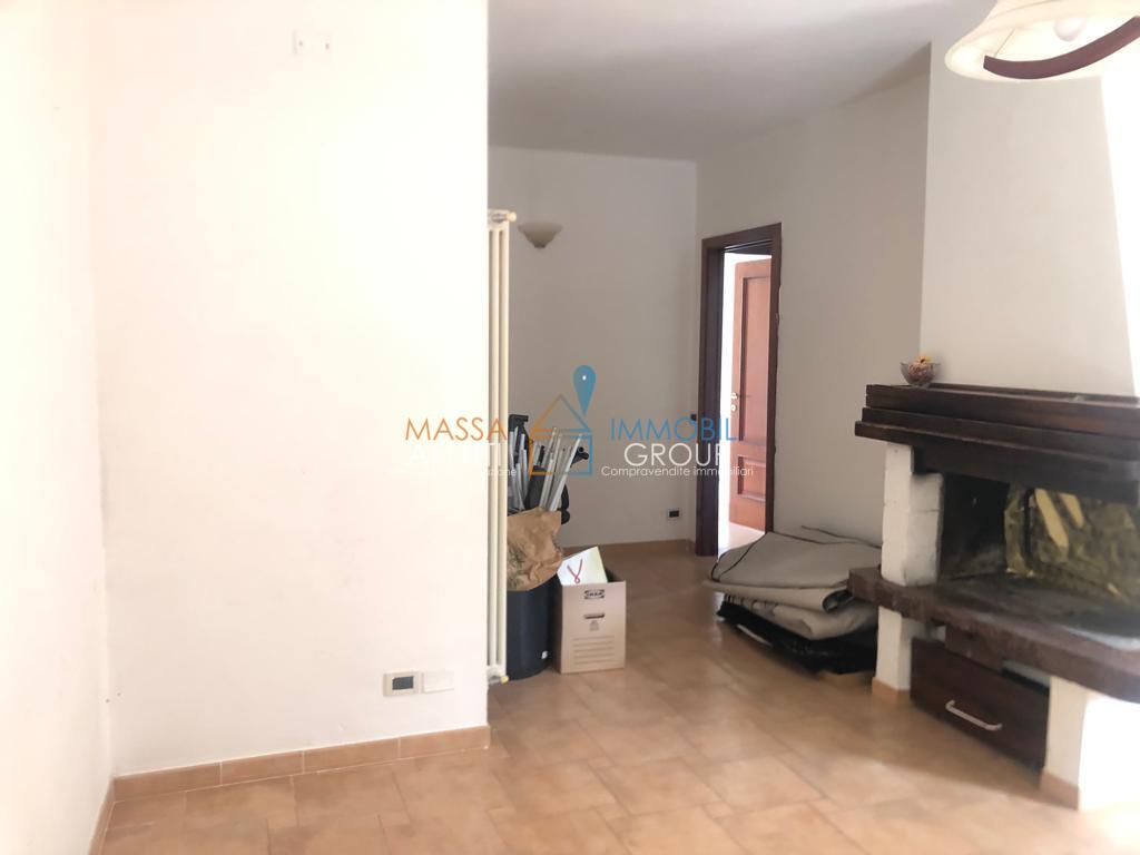 Casa indipendente con giardino in via ferdinando martini 75, Massa