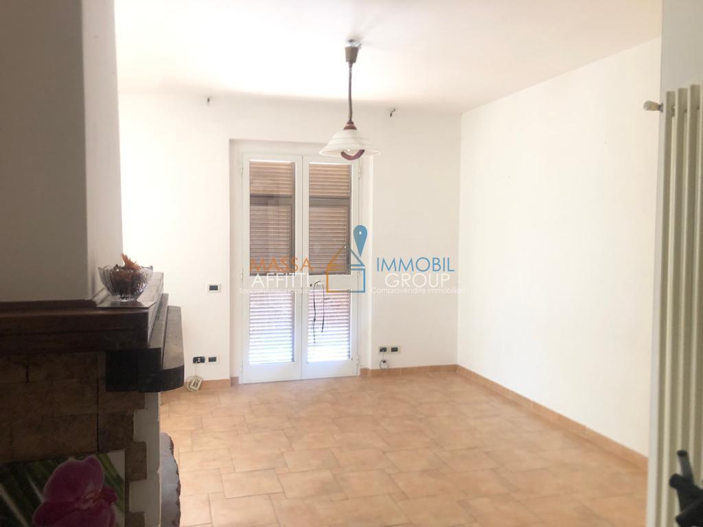 Casa indipendente con giardino in via ferdinando martini 75, Massa