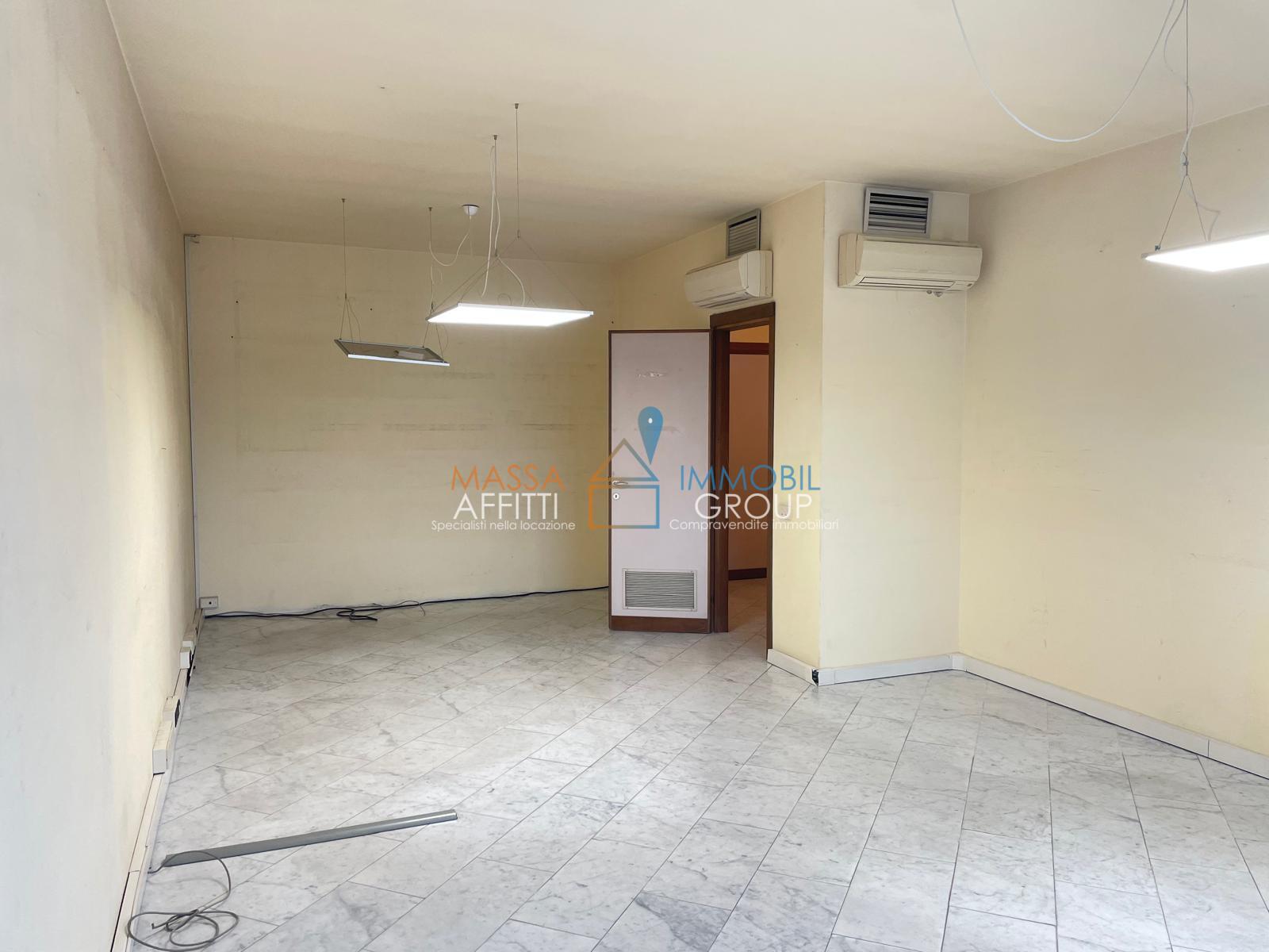 Ufficio in affitto in via marina vecchia 5, Massa