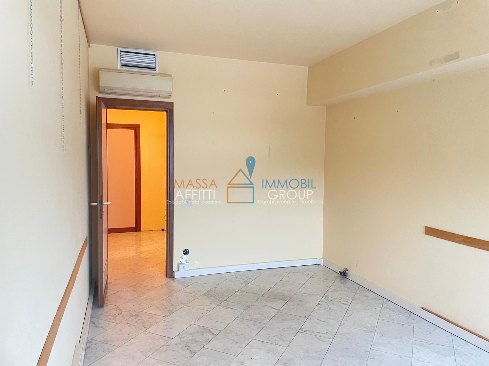 Ufficio in affitto in via marina vecchia 5, Massa