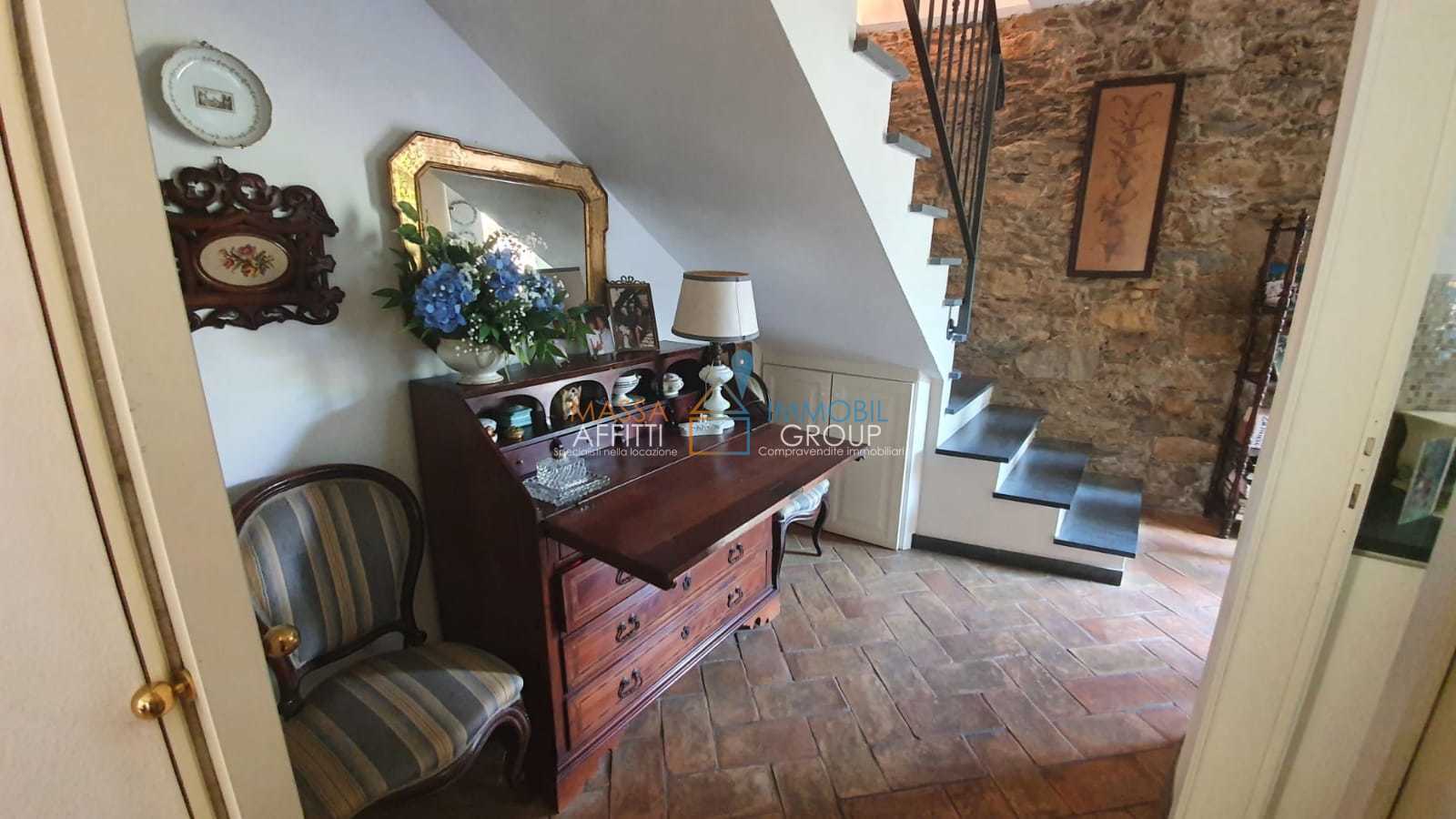 Casa indipendente con giardino in via delle grazie 8, Massa