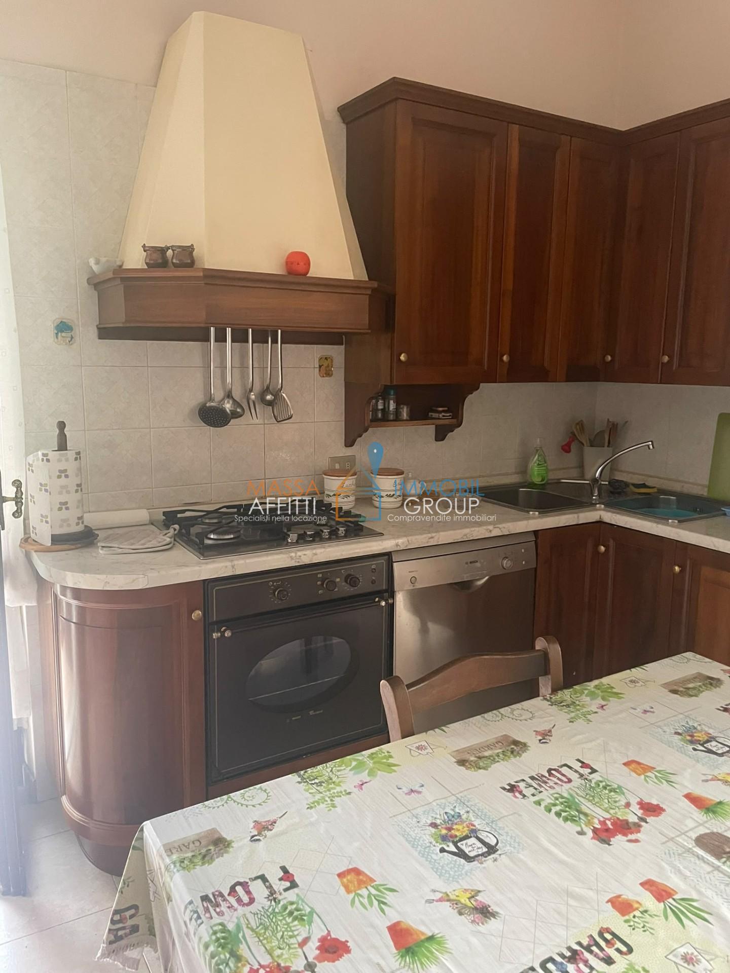 Villetta a schiera con giardino in via covetta 19, Carrara