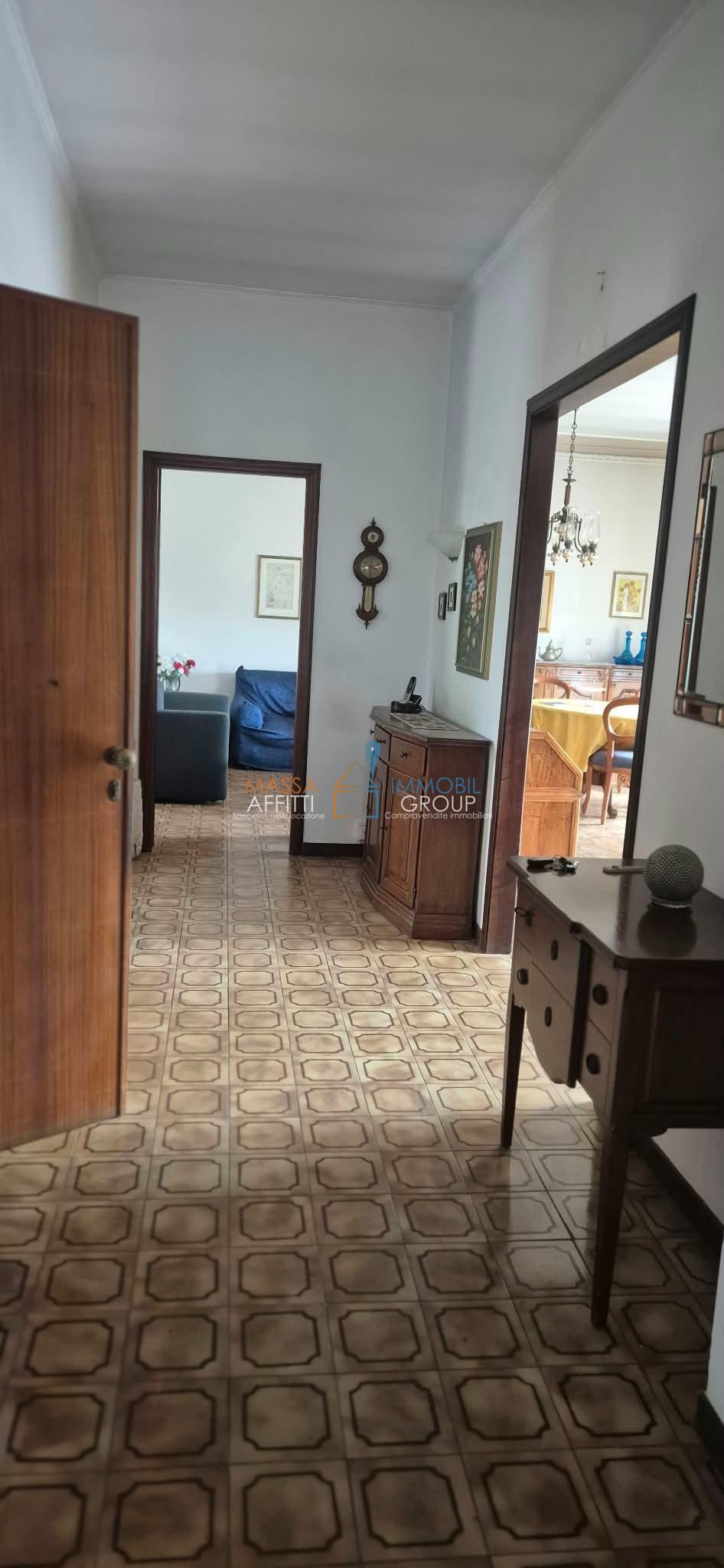 Villetta a schiera con giardino in via covetta 19, Carrara