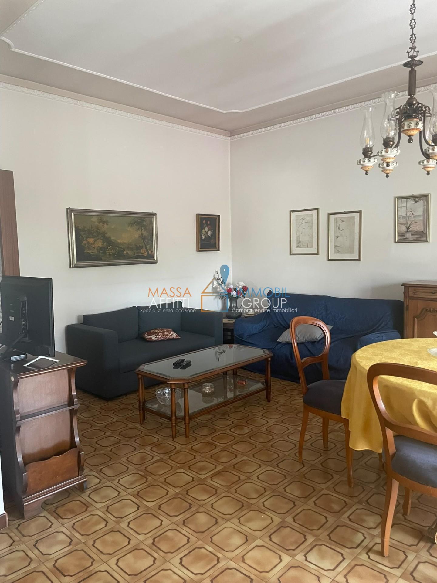 Villetta a schiera con giardino in via covetta 19, Carrara