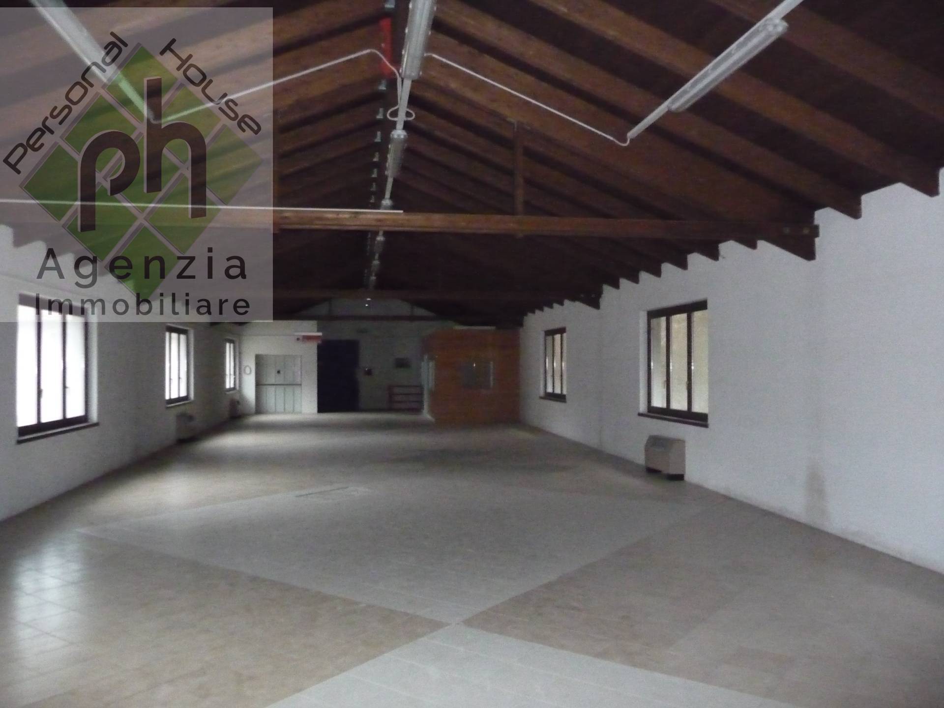 Edificio commerciale o terziario in affitto a Pieve di Bono-Prezzo