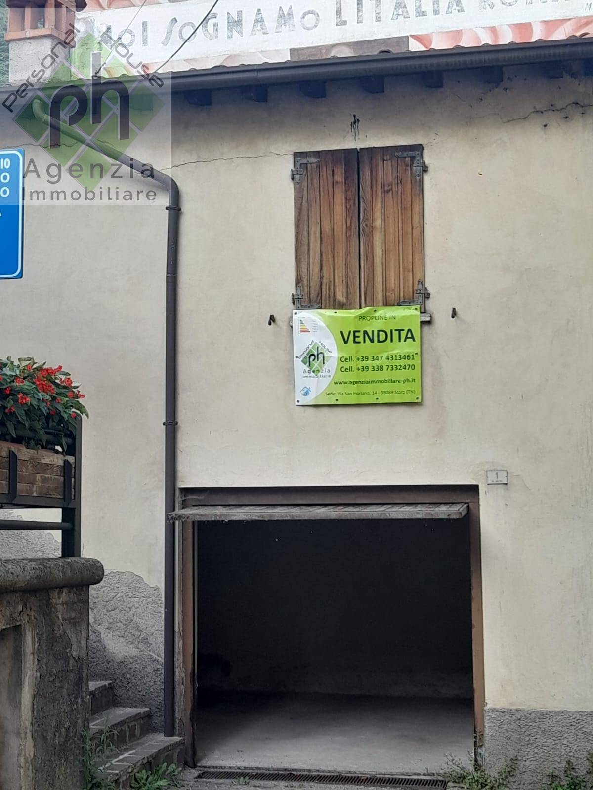 Box o garage in vendita a Lavenone