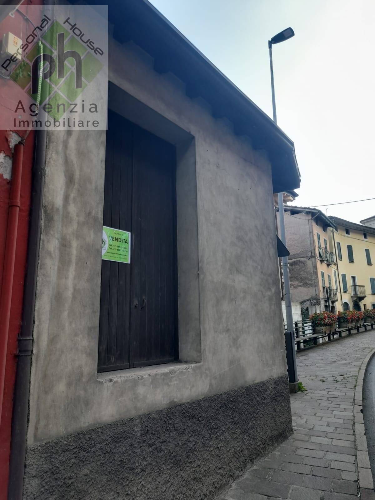Box o garage in vendita a Lavenone