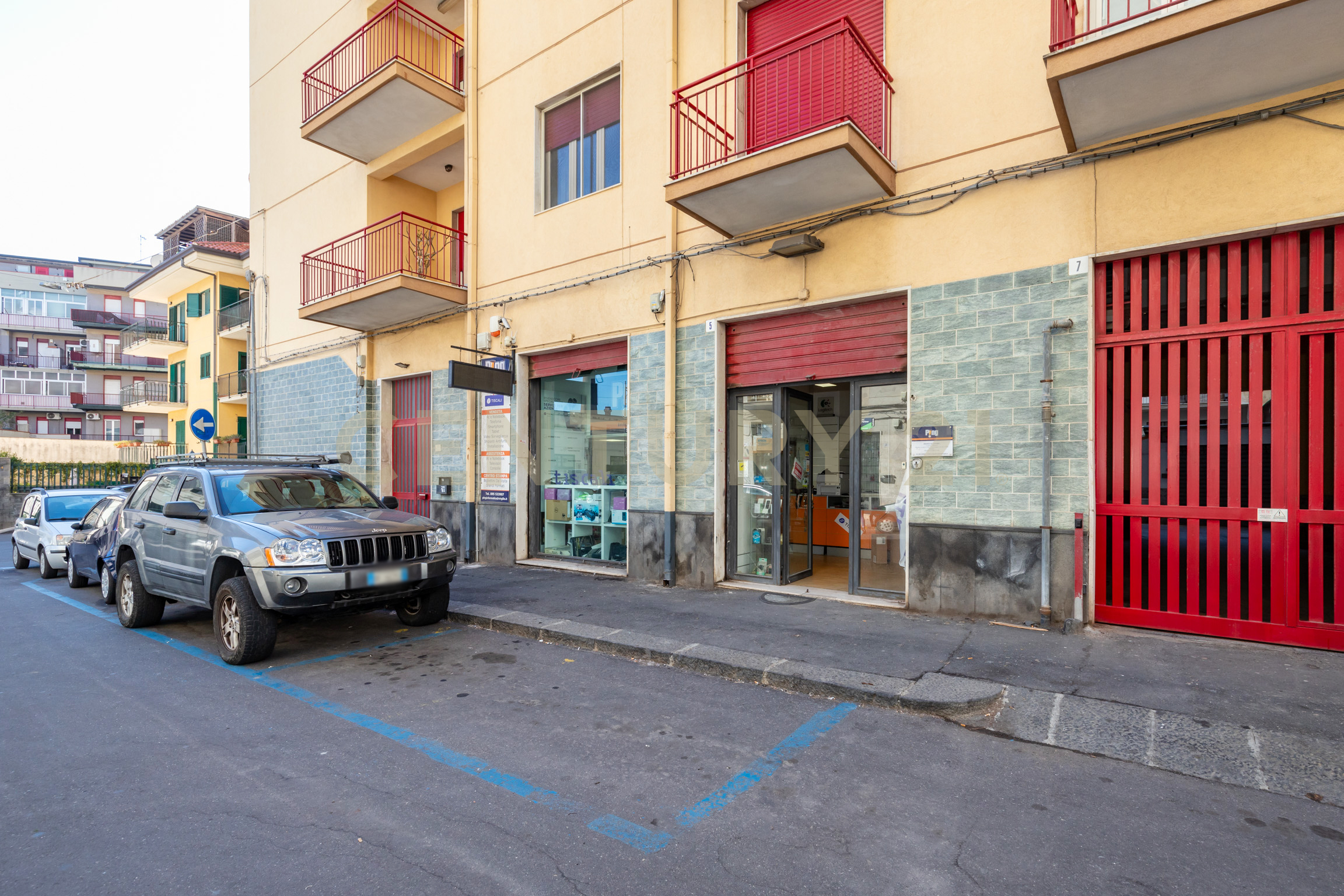 Locale commerciale in vendita in via tolmezzo 5, Catania