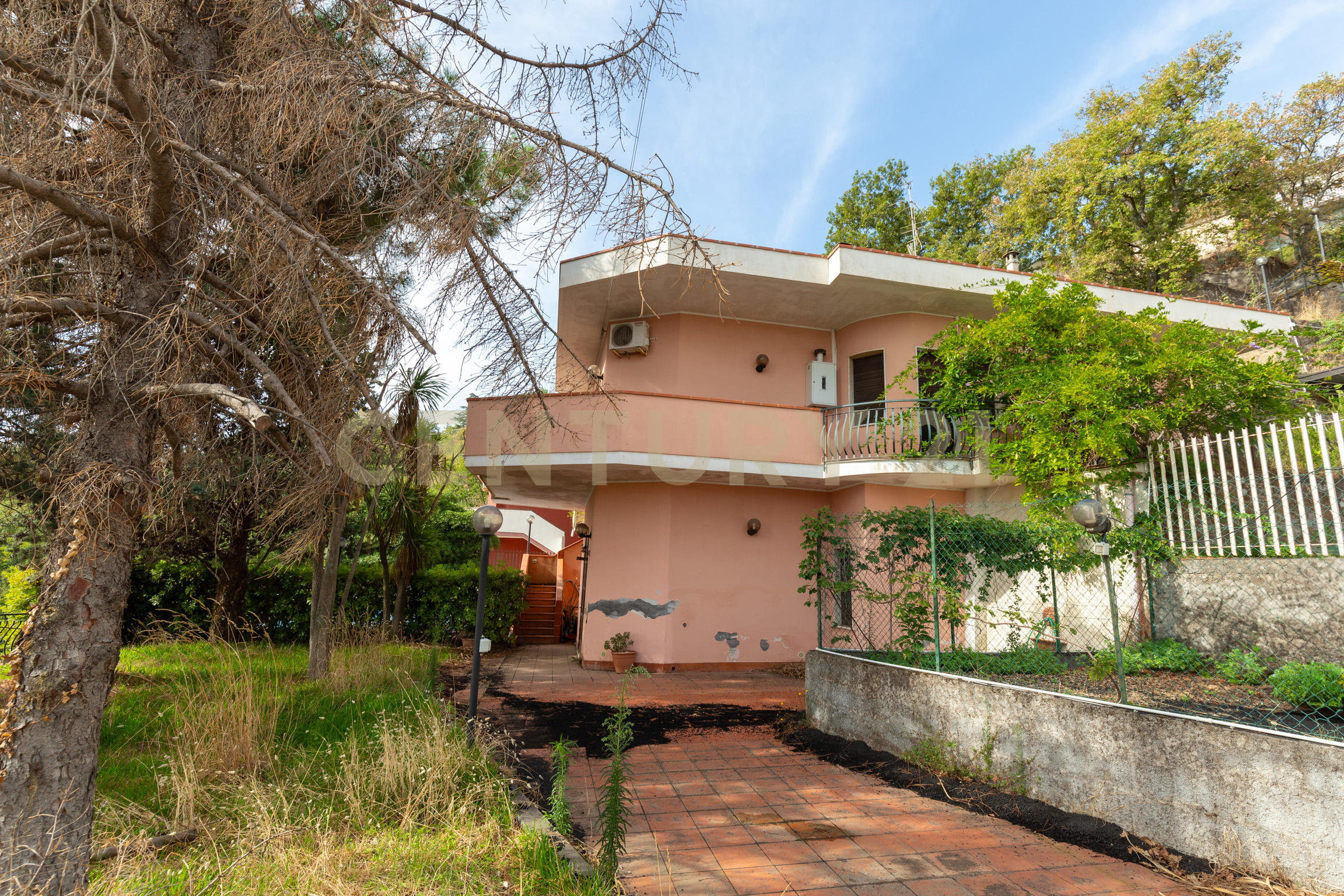 Villa con giardino in via cassone 63, Zafferana Etnea