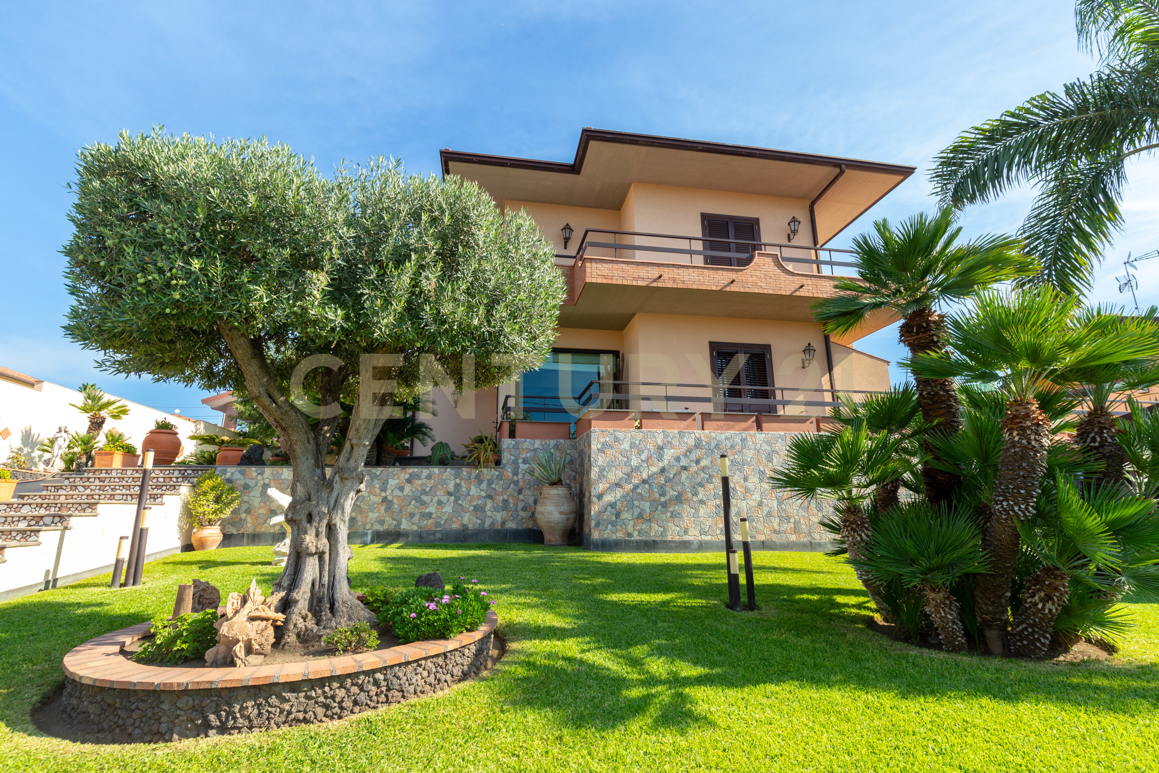 Villa con giardino in via salemi 19, Mascalucia