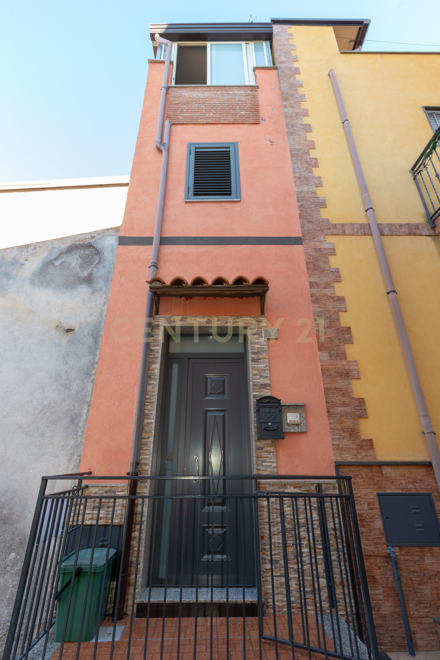 Casa indipendente con terrazzo in via carnazza 1, Adrano