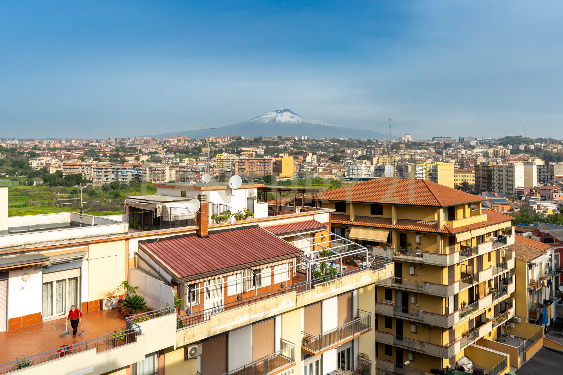 Attico con terrazzo in via dell'oro 137, Catania