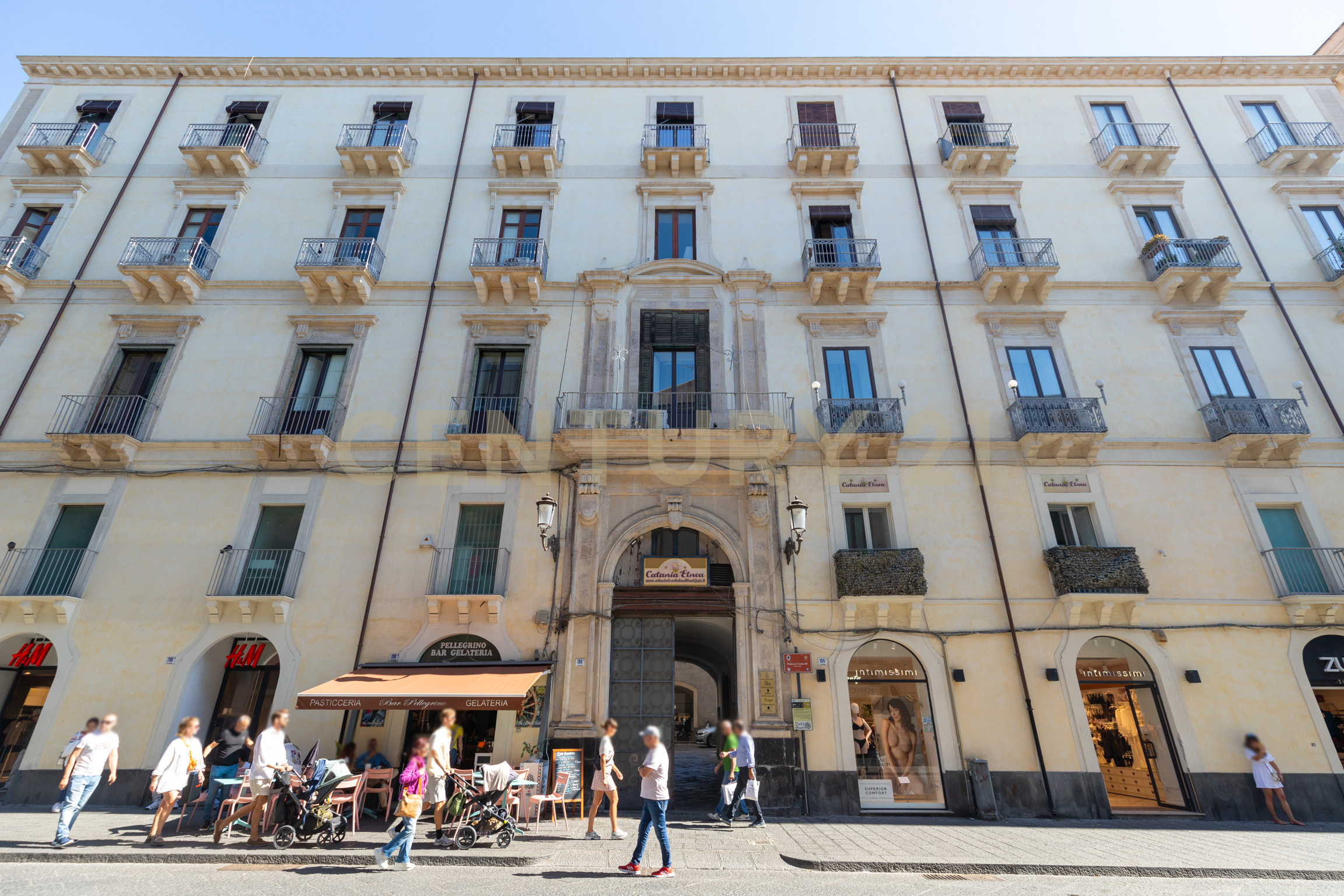 Appartamento con terrazzo in via etnea 196, Catania