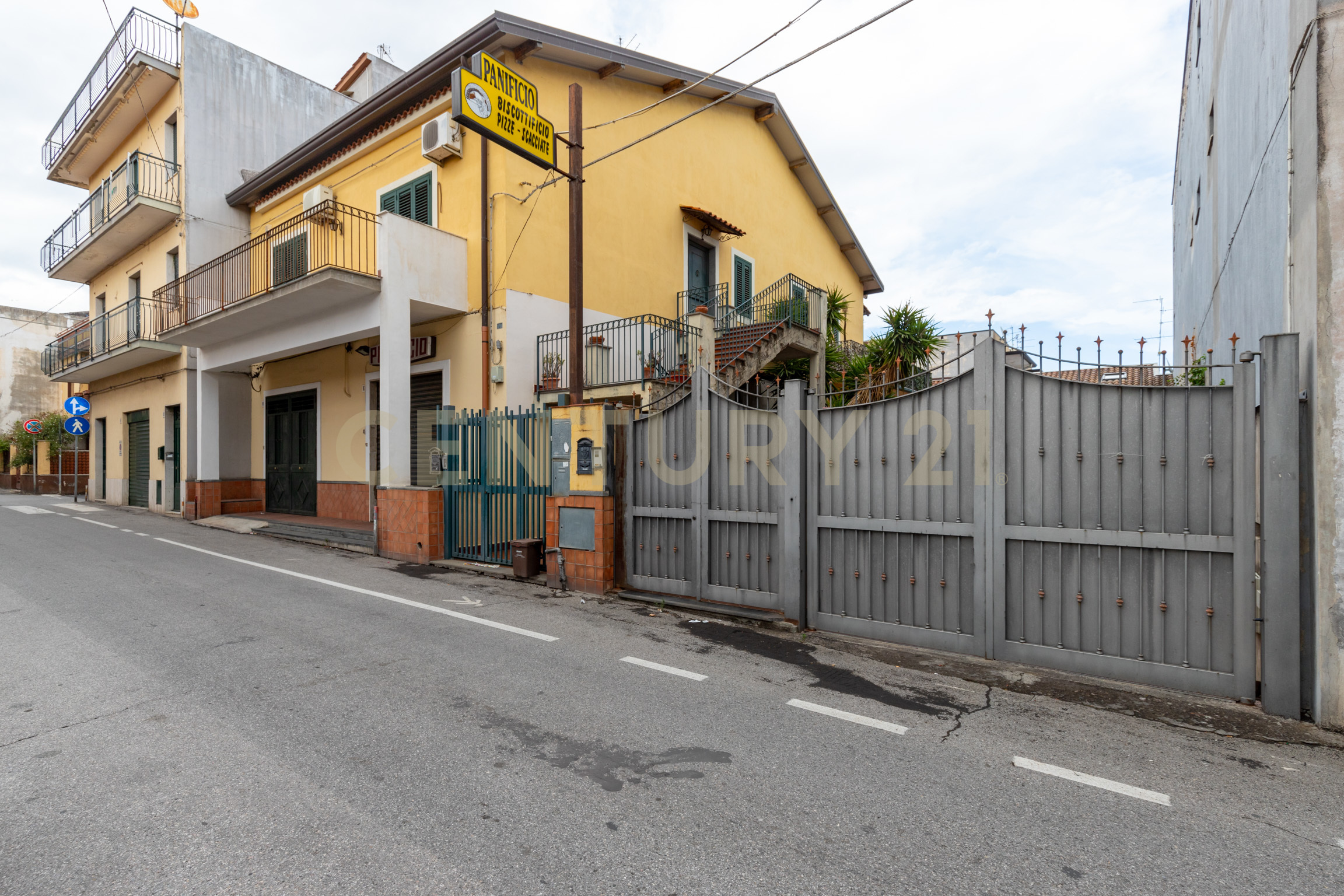 Casa indipendente con terrazzo in via ulivi 89, San Gregorio di Catania