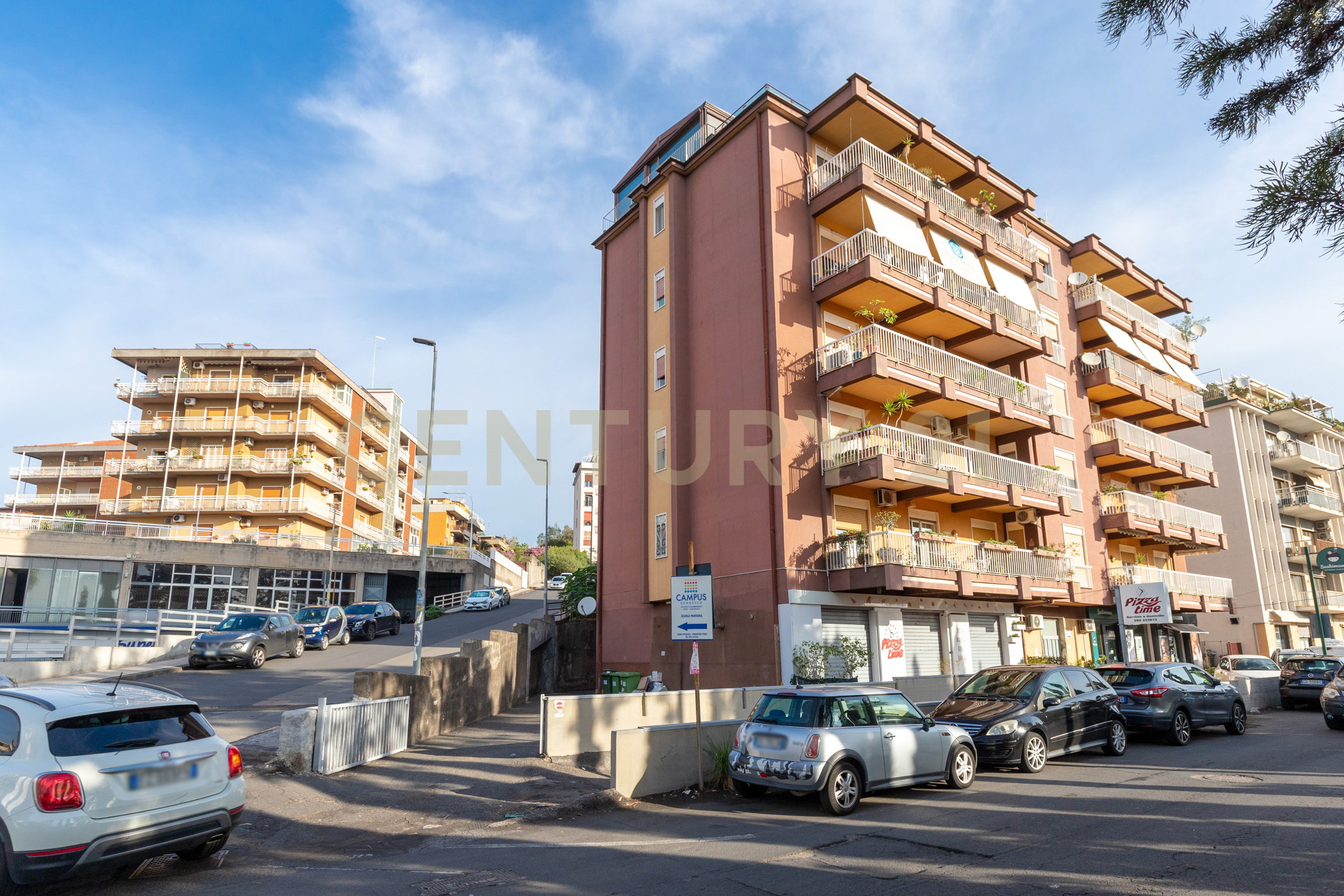 Locale commerciale in vendita in via carnazza 81, Tremestieri Etneo