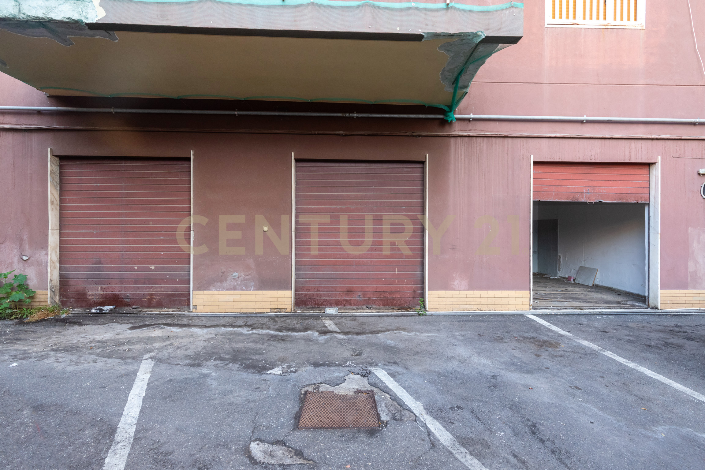 Locale commerciale in vendita in via carnazza 81, Tremestieri Etneo