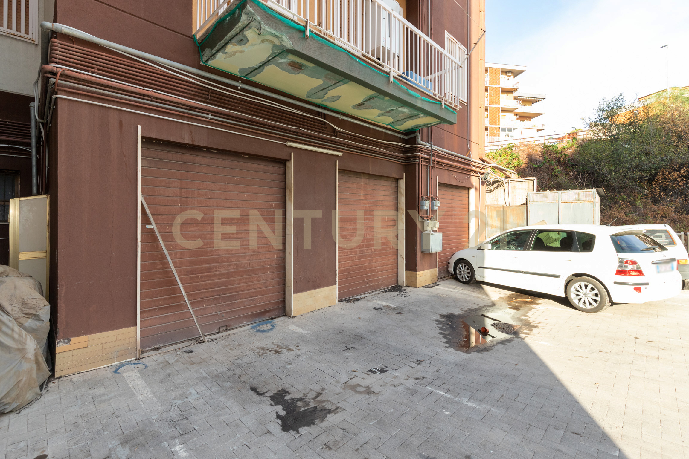 Locale commerciale in vendita in via carnazza 81, Tremestieri Etneo