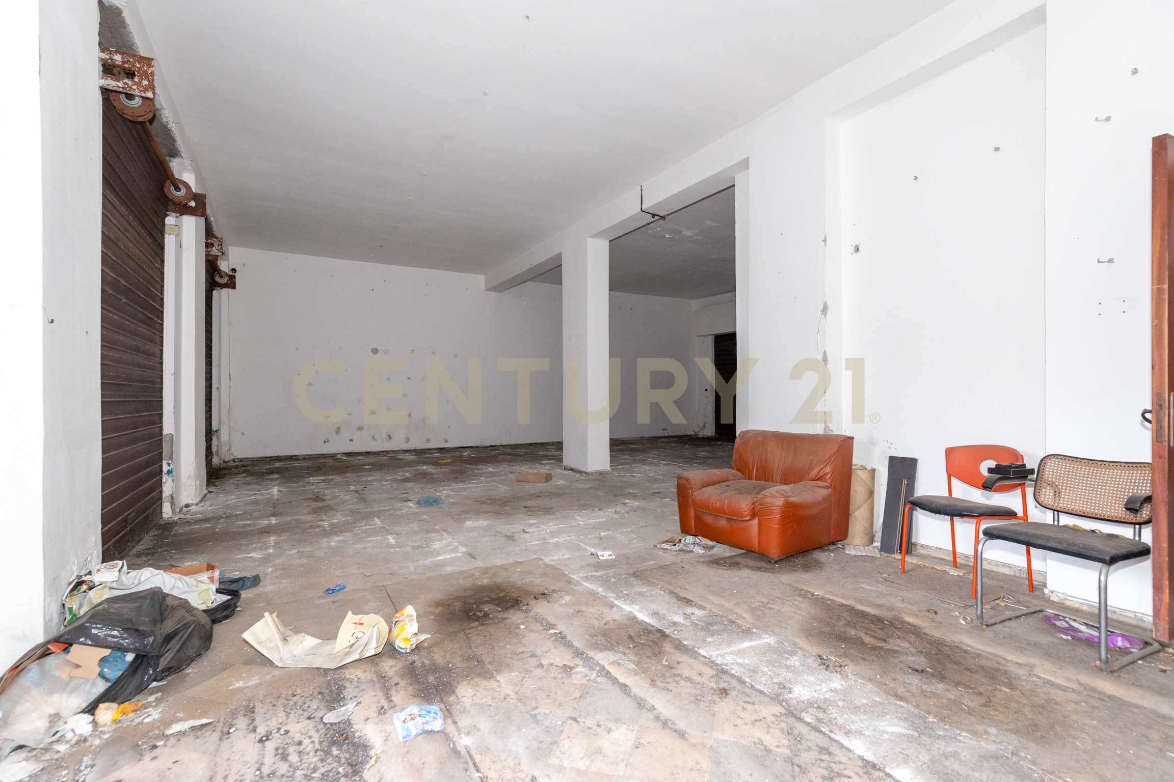 Locale commerciale in vendita in via carnazza 81, Tremestieri Etneo