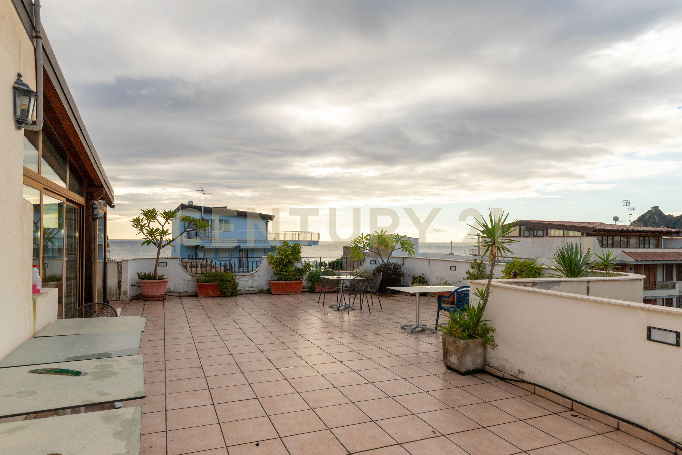 Casa indipendente con giardino in via consolare valeria 220, Sant'Alessio Siculo
