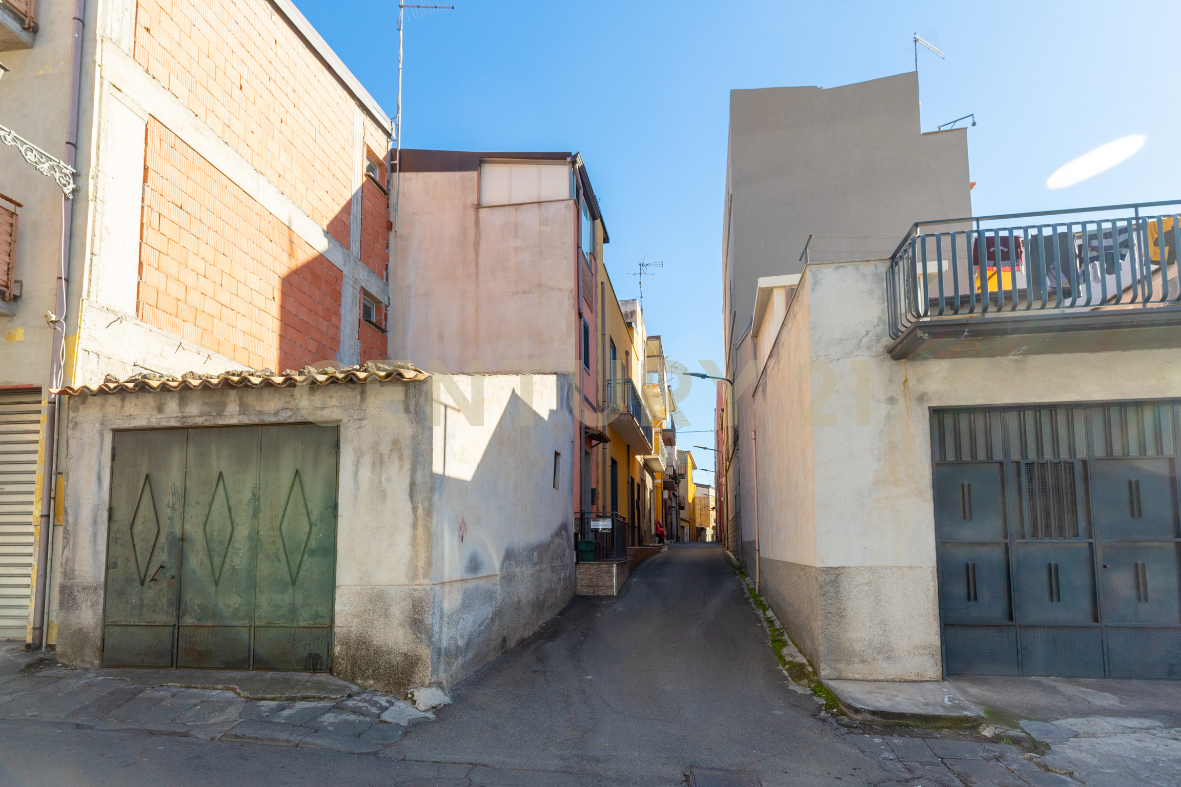 Casa indipendente con terrazzo in via carnazza 1, Adrano