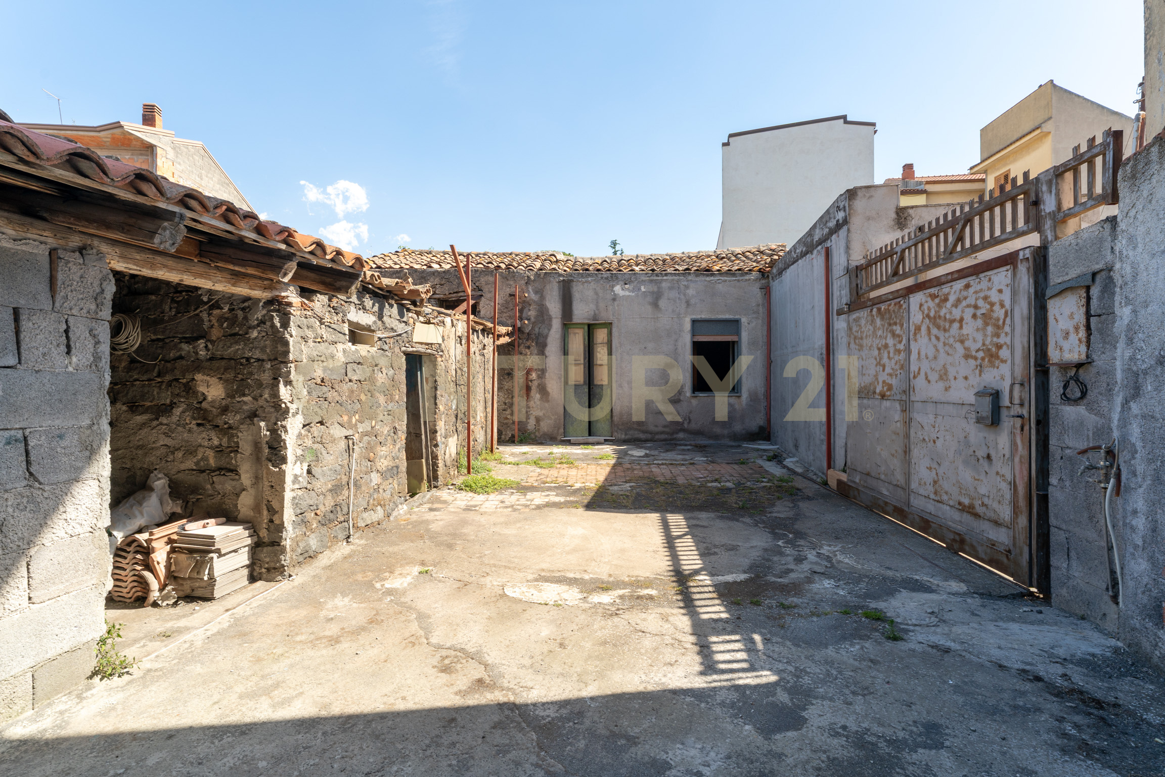 Casa indipendente con terrazzo in via san martino 10, Camporotondo Etneo