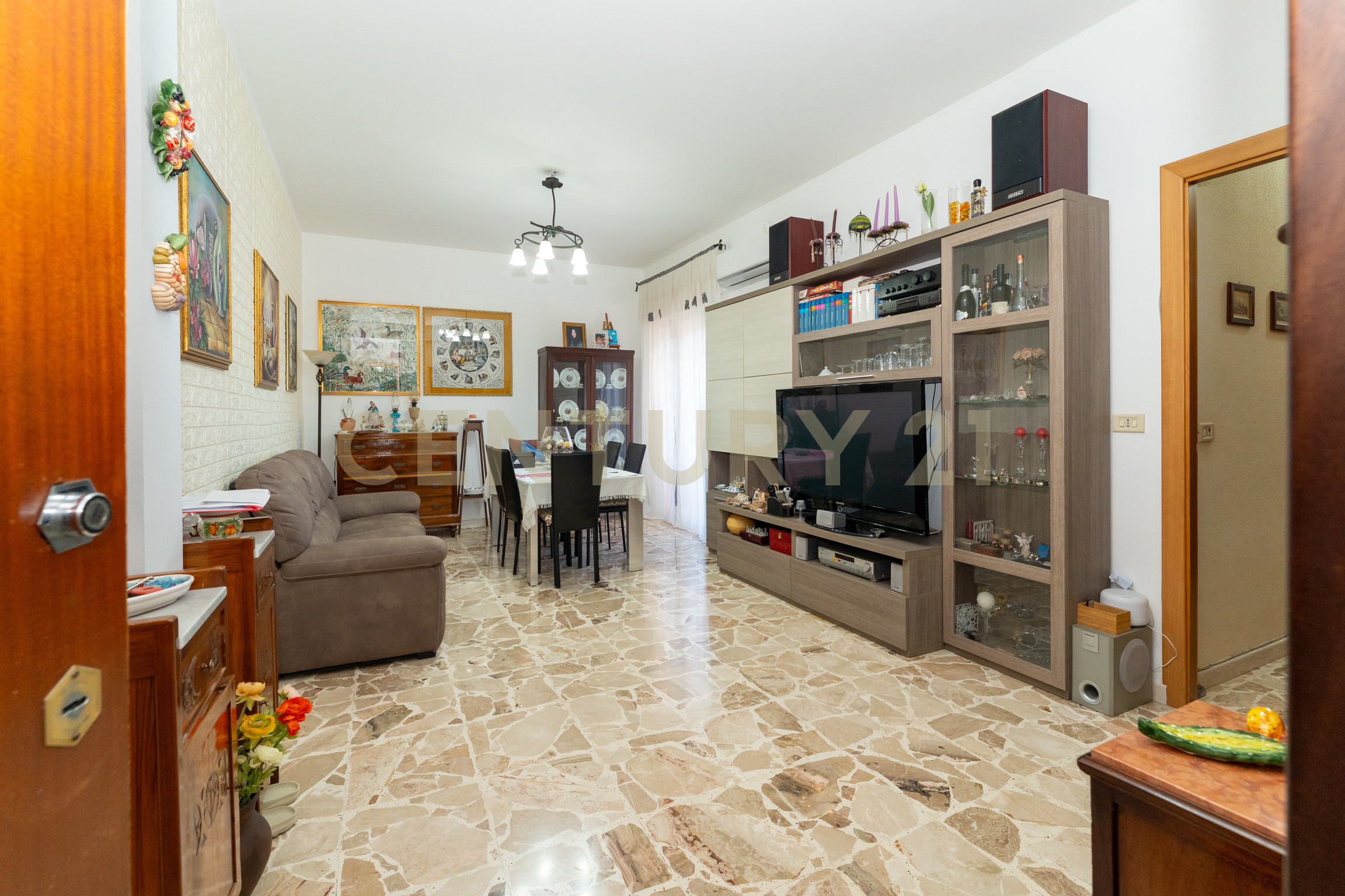 Quadrilocale con box doppio in corso dei mille 54, Catania